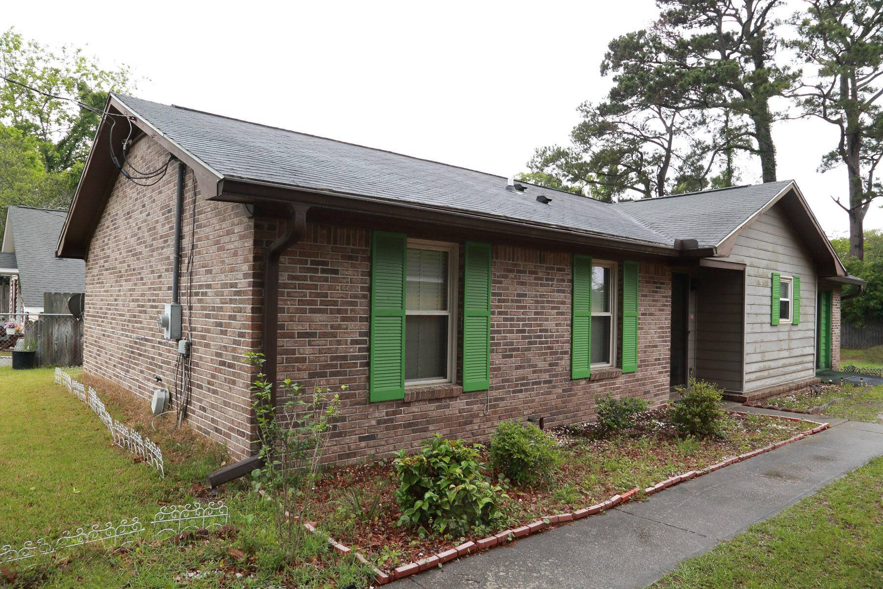 Mount Pleasant, SC 29464,814 Armsway St