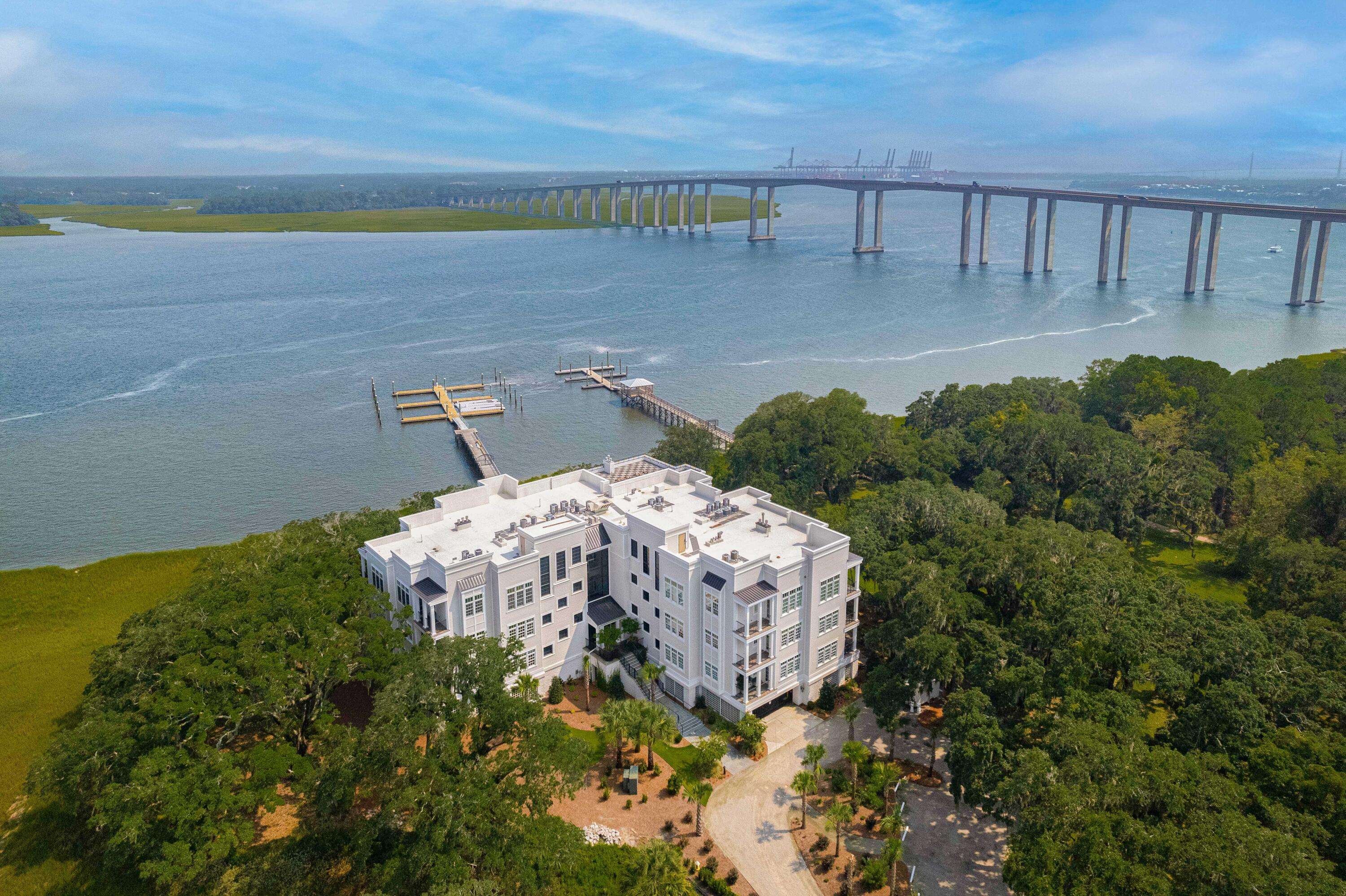Charleston, SC 29492,108 Fairbanks Oak Aly #201