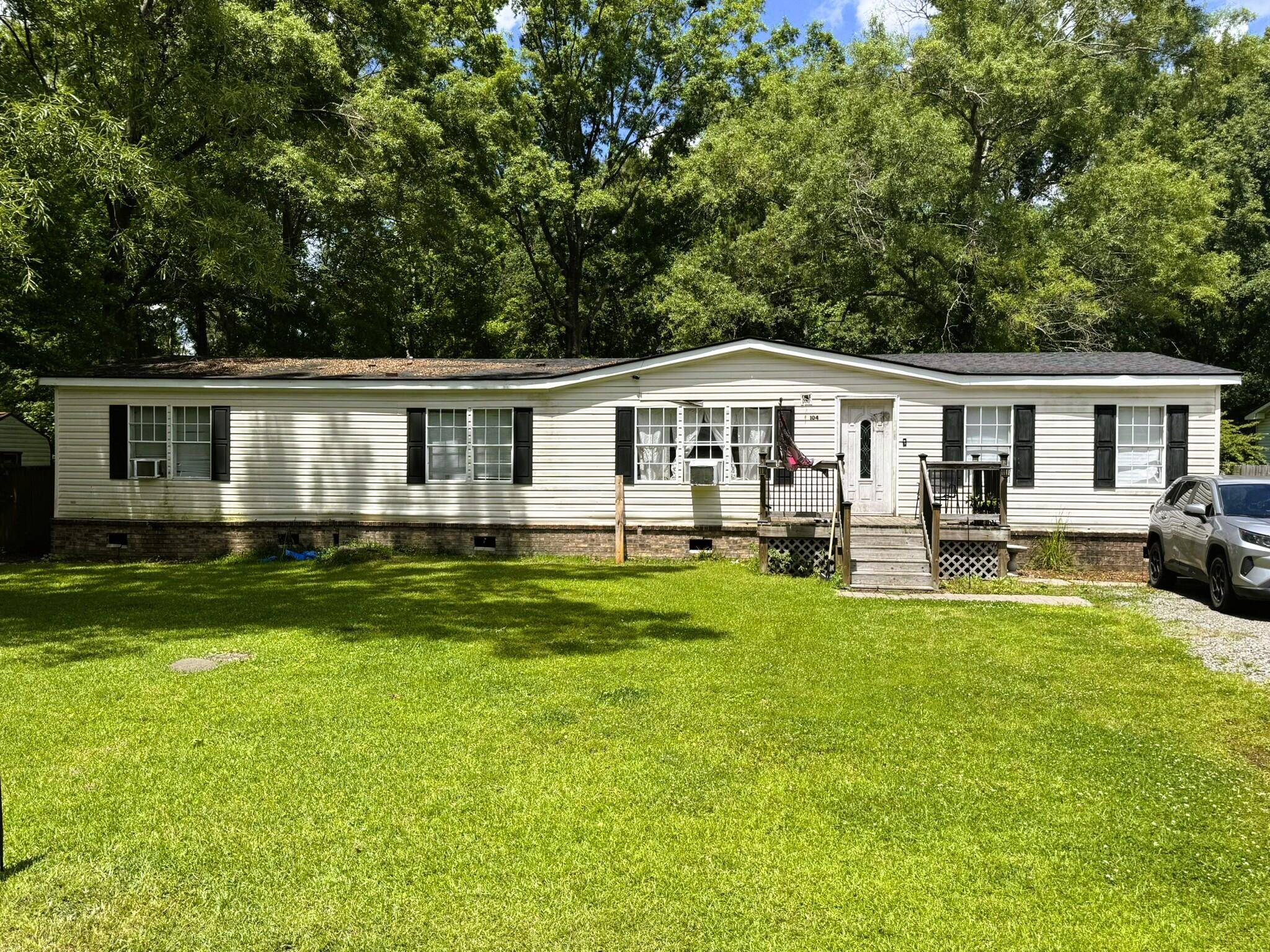 Summerville, SC 29483,104 Dean Dr