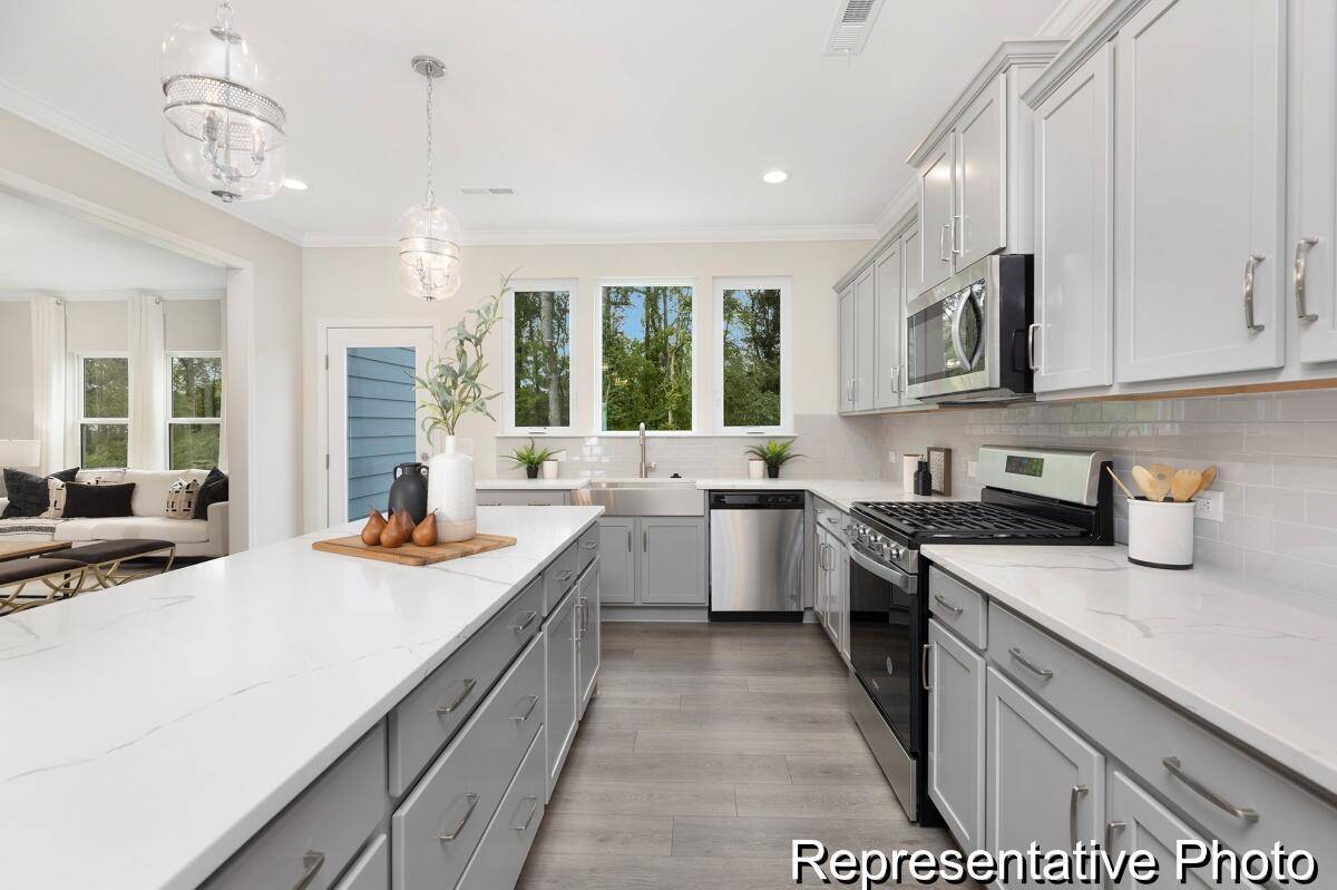 Summerville, SC 29483,714 N Hickory St #13