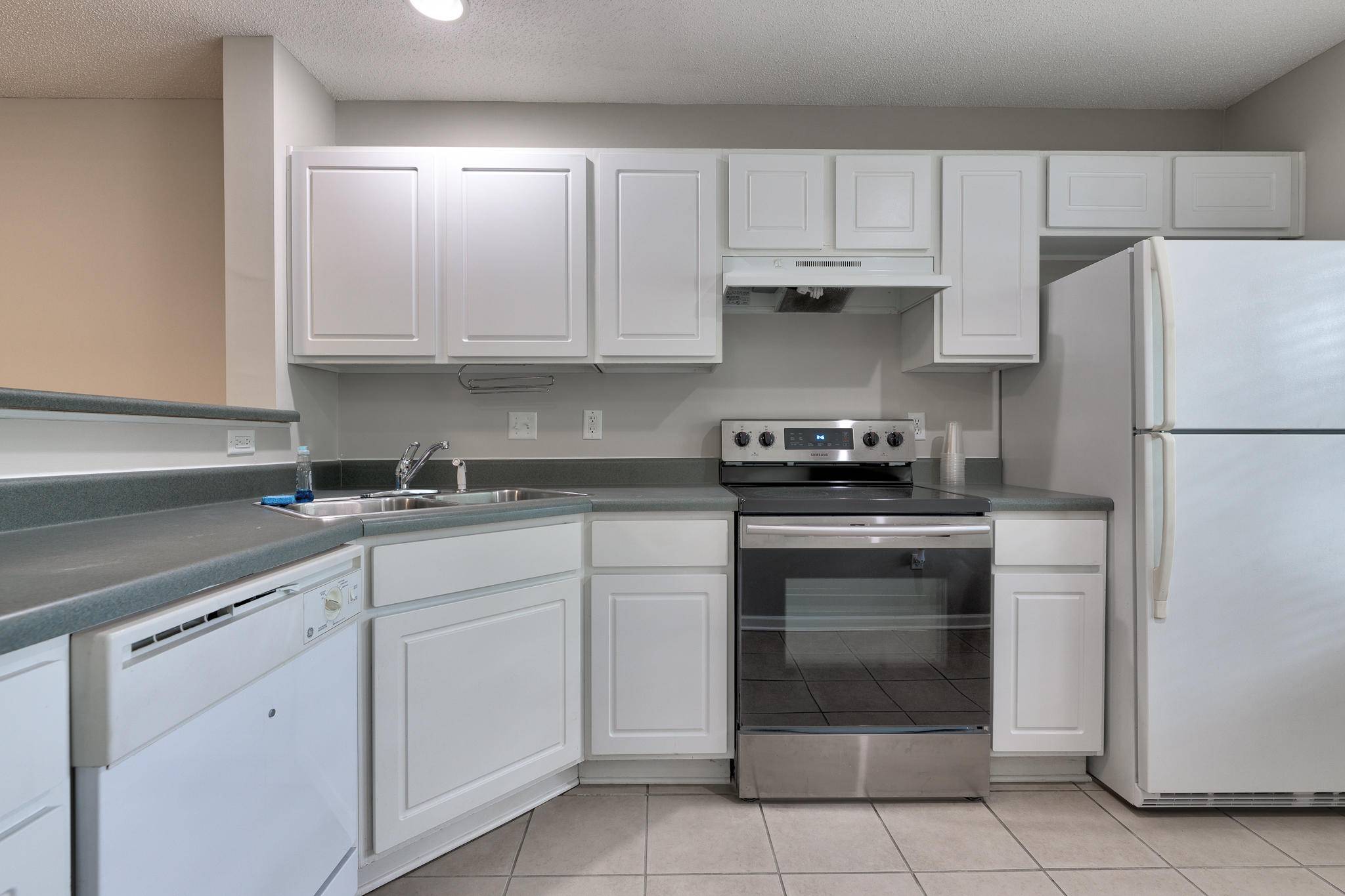 North Charleston, SC 29406,8157 Shadow Oak Dr