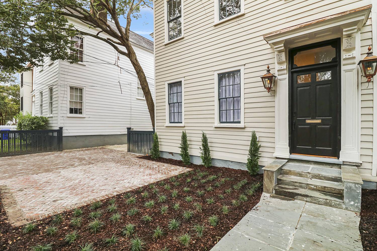 Charleston, SC 29401,19 Smith St #B