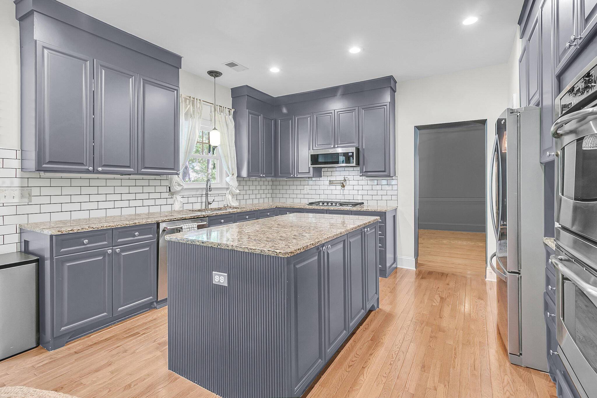 Mount Pleasant, SC 29466,1828 S James Gregarie Rd