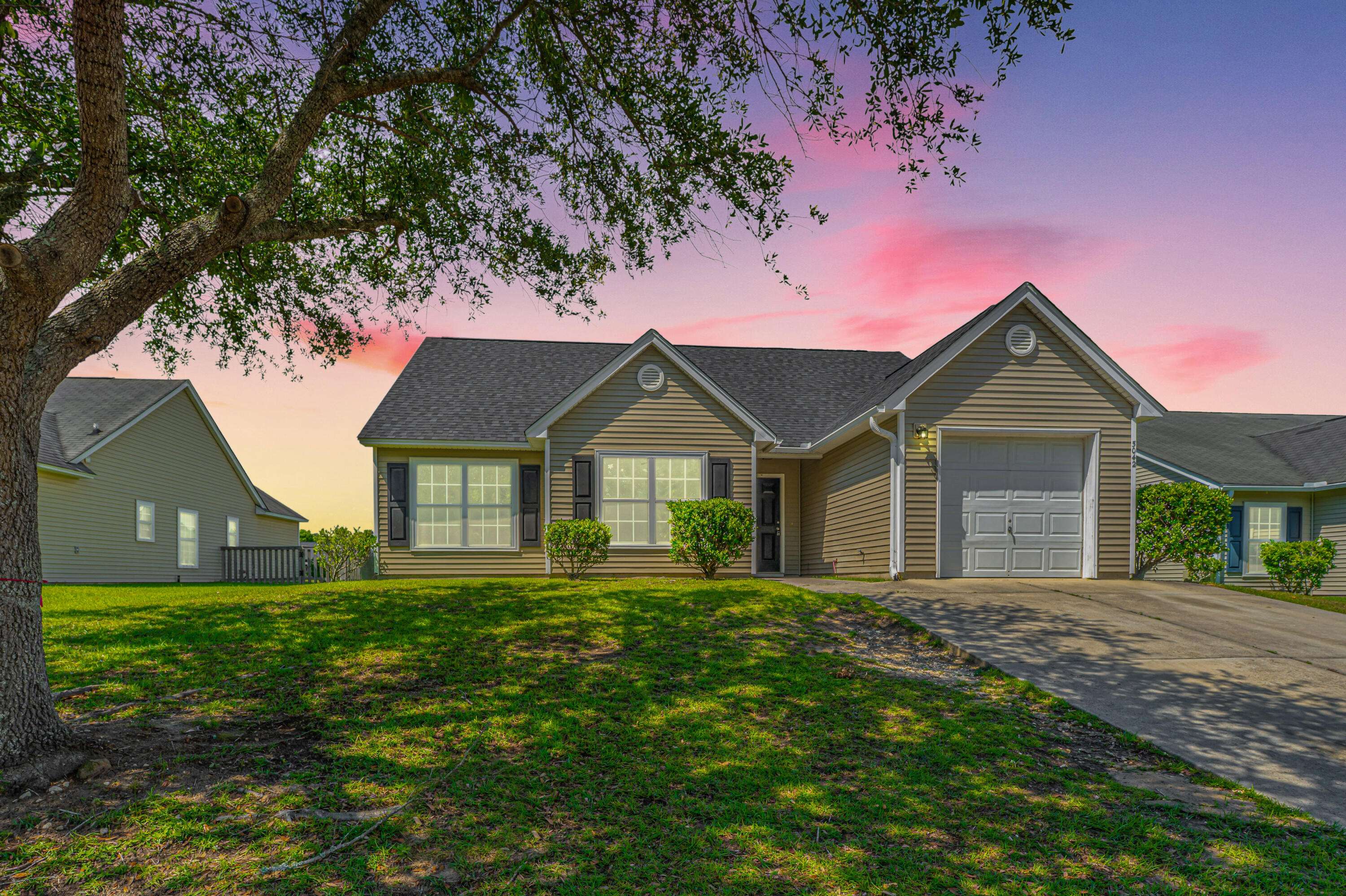 Summerville, SC 29485,5042 Thornton Dr