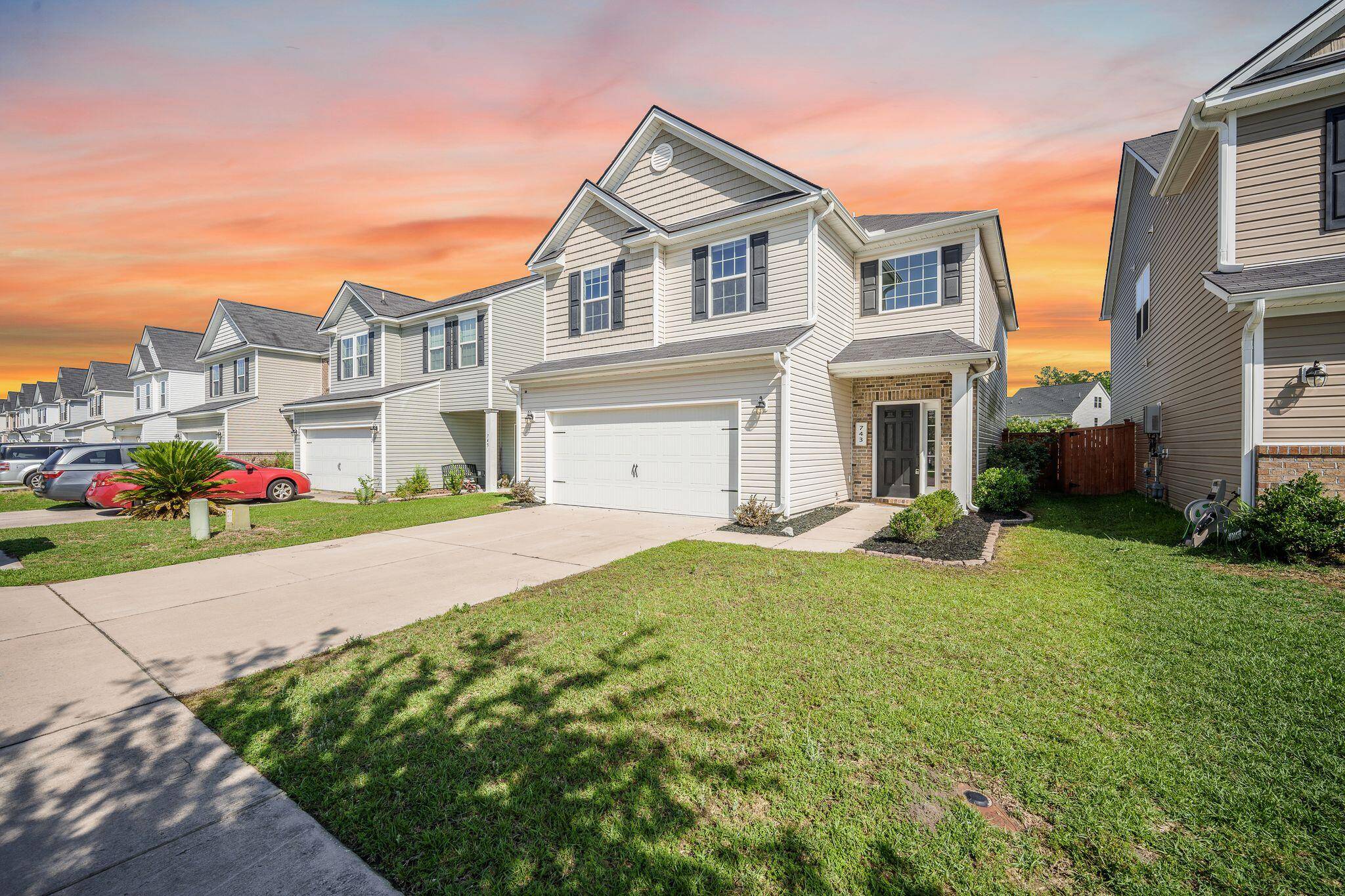 Summerville, SC 29486,743 Redbud Ln