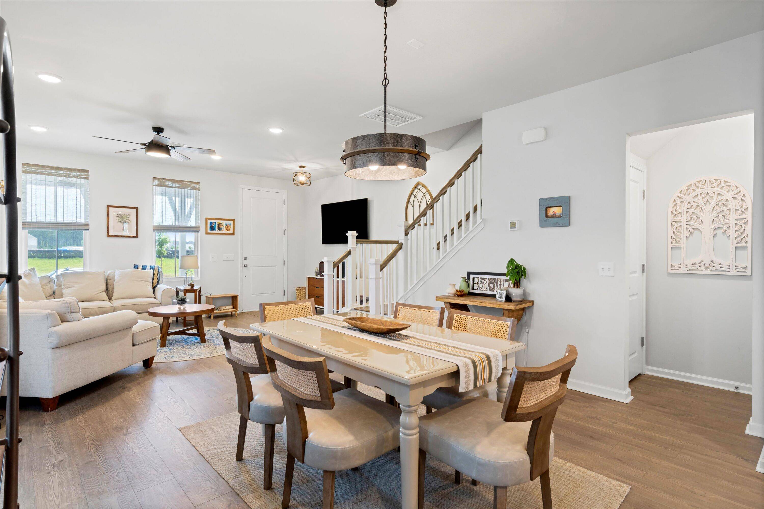 Summerville, SC 29486,557 Blueway Ave