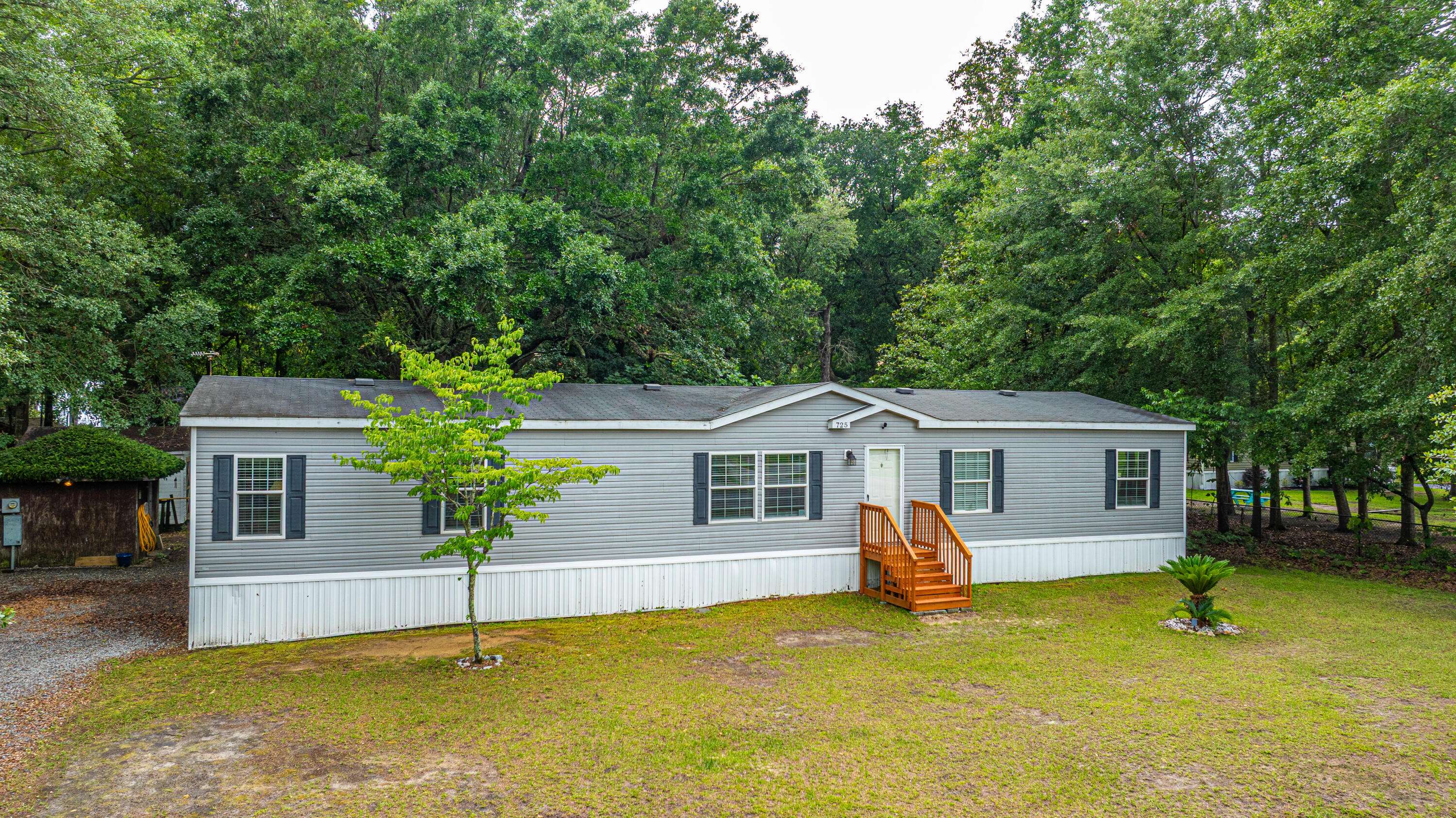 Bonneau, SC 29431,725 Hildebrand Dr
