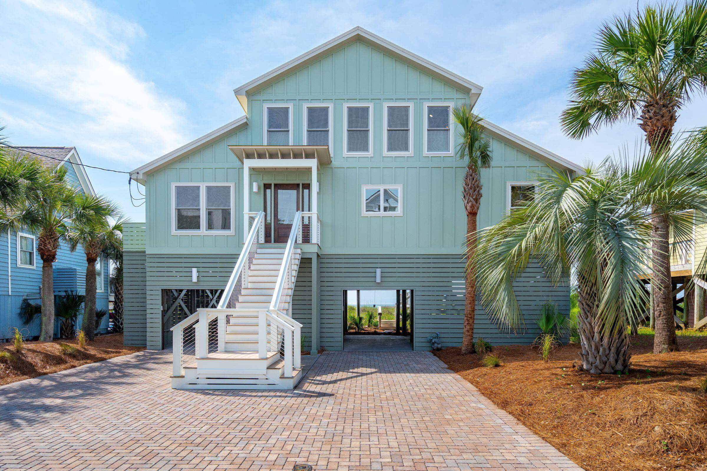 Folly Beach, SC 29439,313 E Arctic Ave