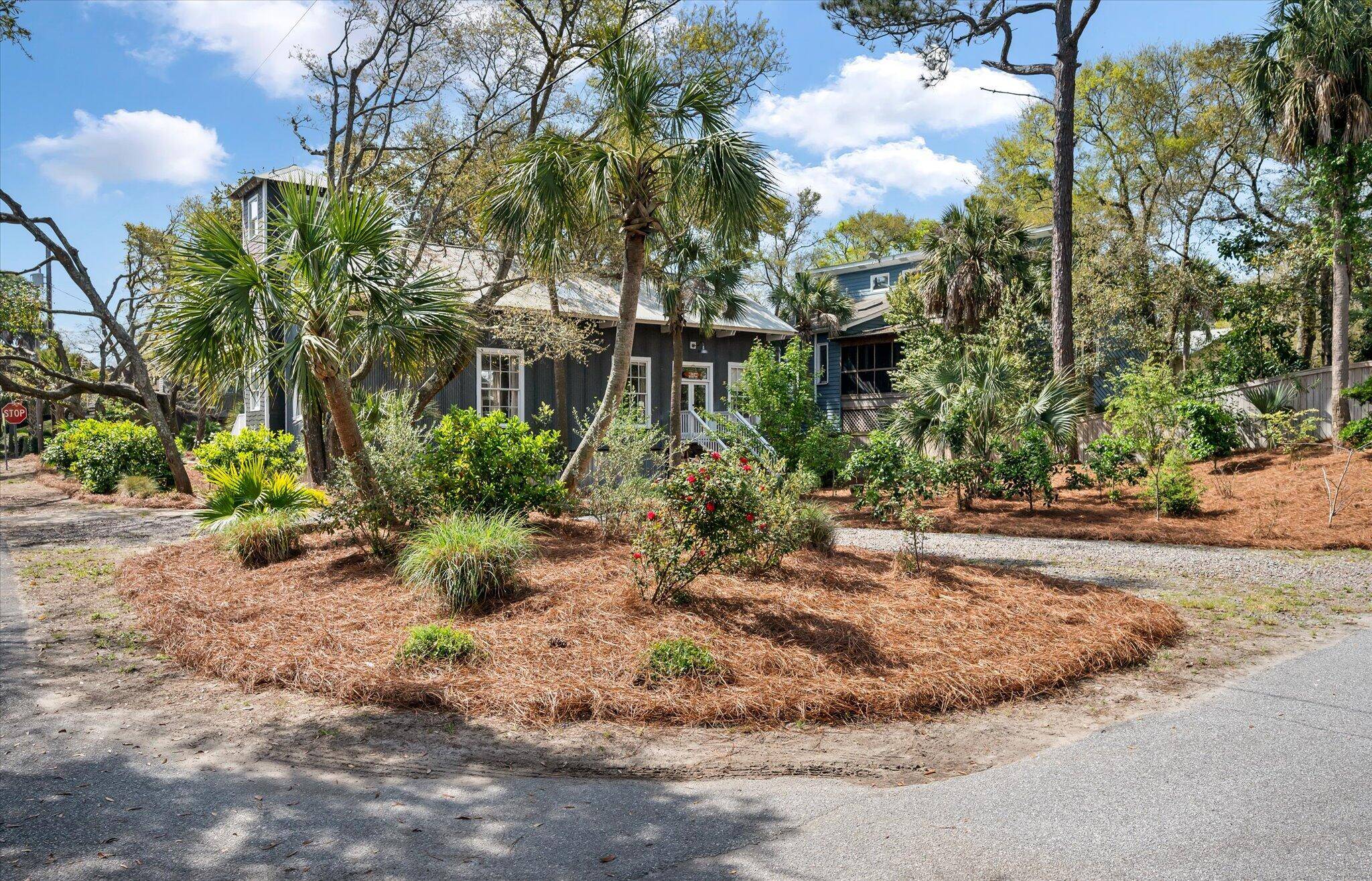 Folly Beach, SC 29439,622 E Cooper Ave