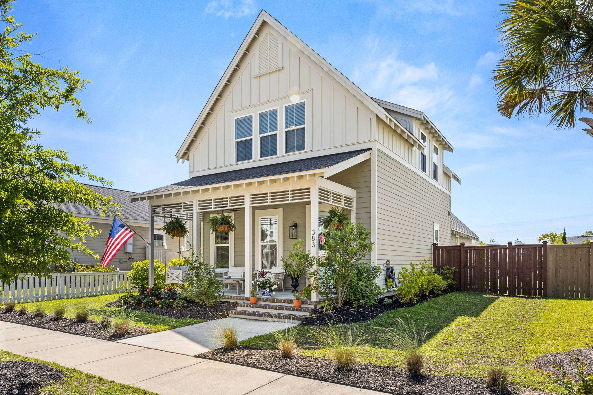 Summerville, SC 29486,383 Oak Park St