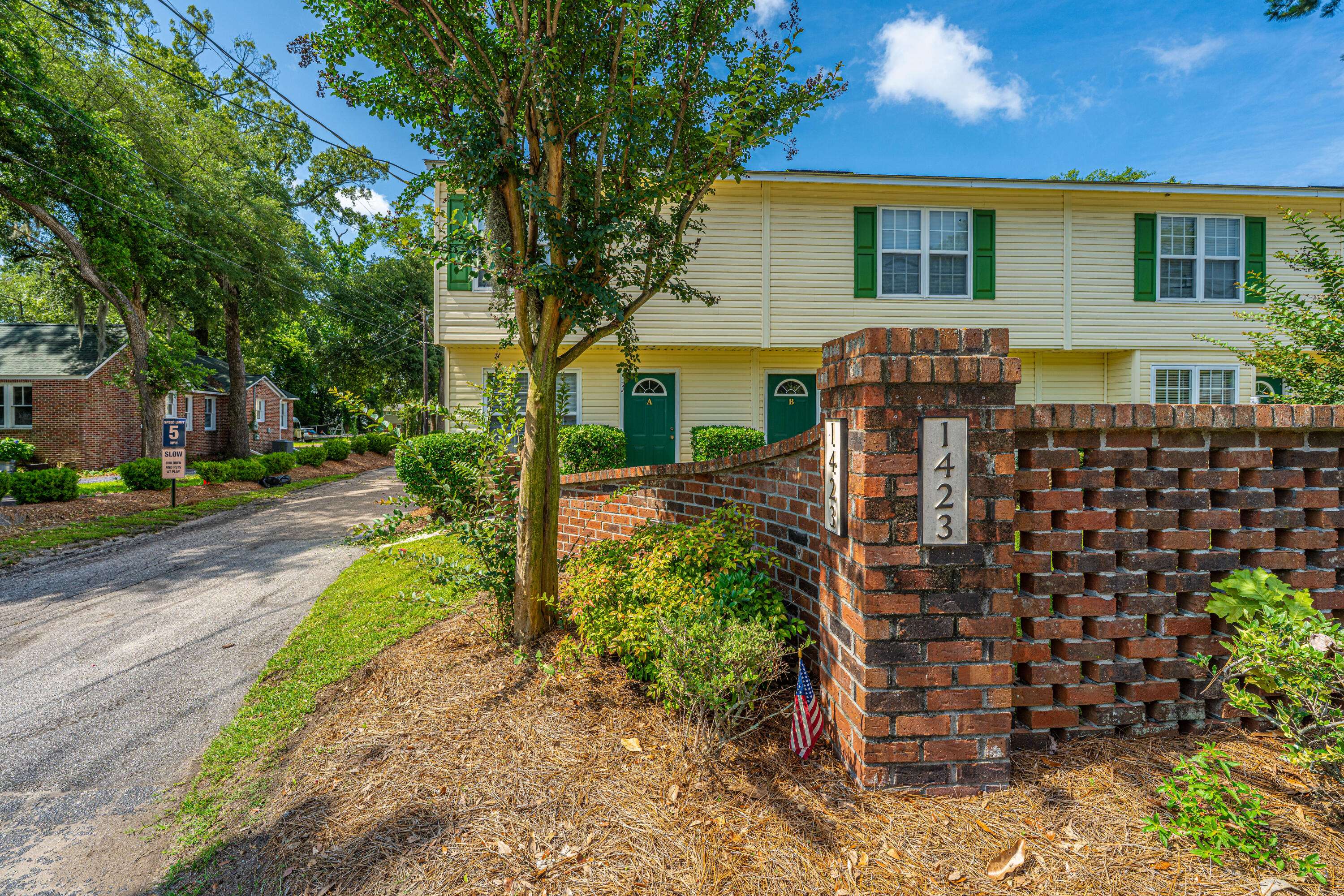 Charleston, SC 29407,1423 Ashley River Rd #3a