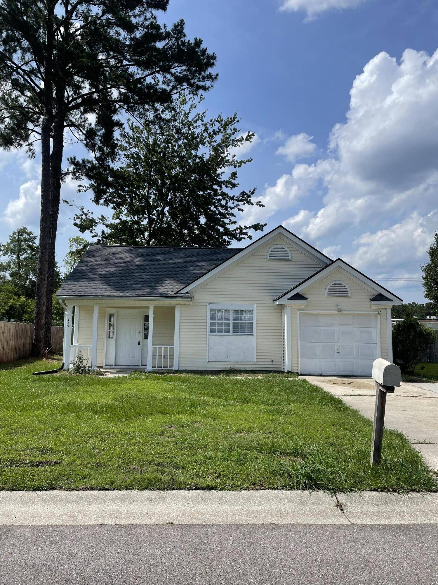 Summerville, SC 29486,419 Courtland Dr