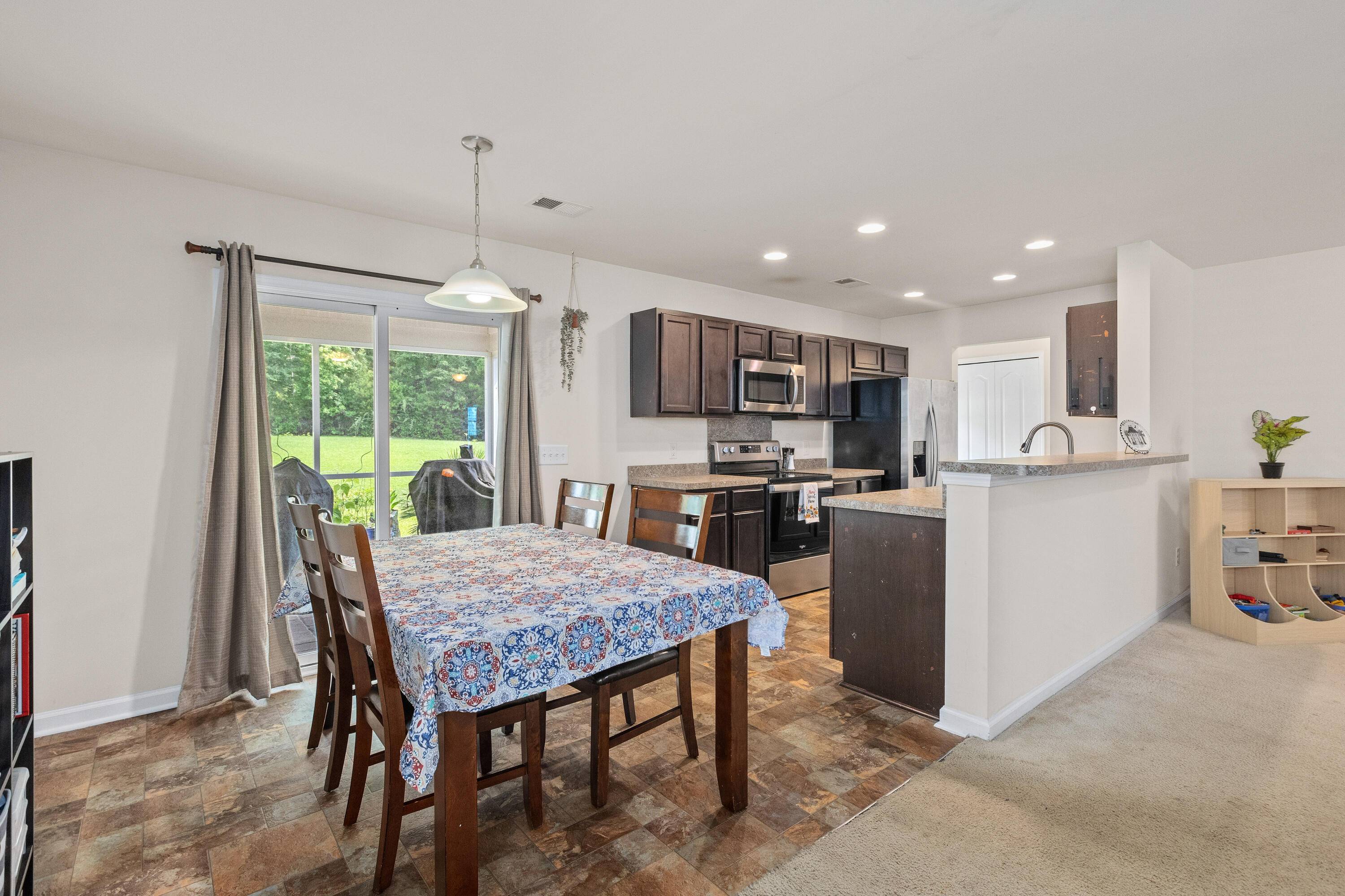 Summerville, SC 29485,251 Coosawatchie St