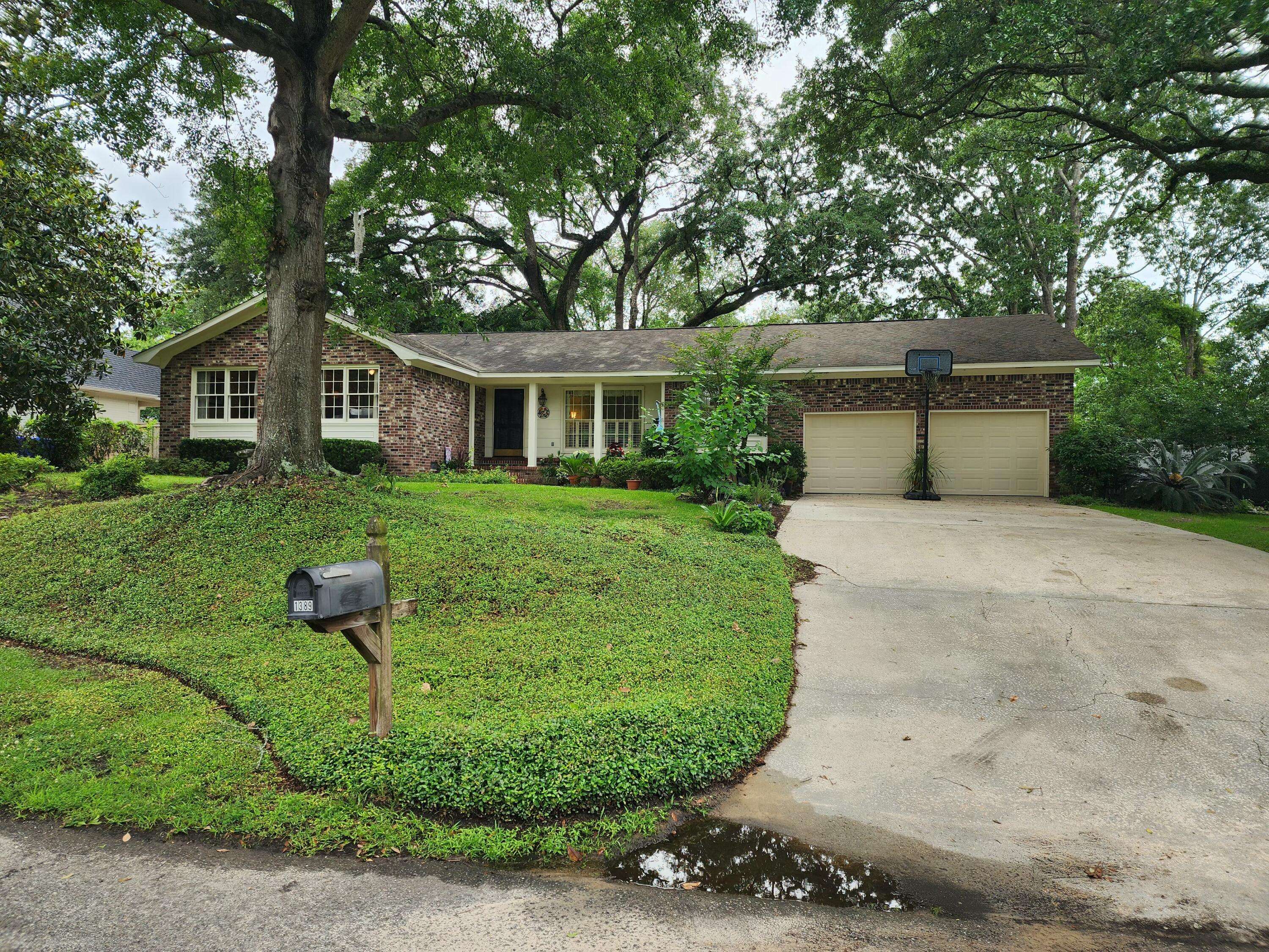 Charleston, SC 29407,1389 Parkshore Dr