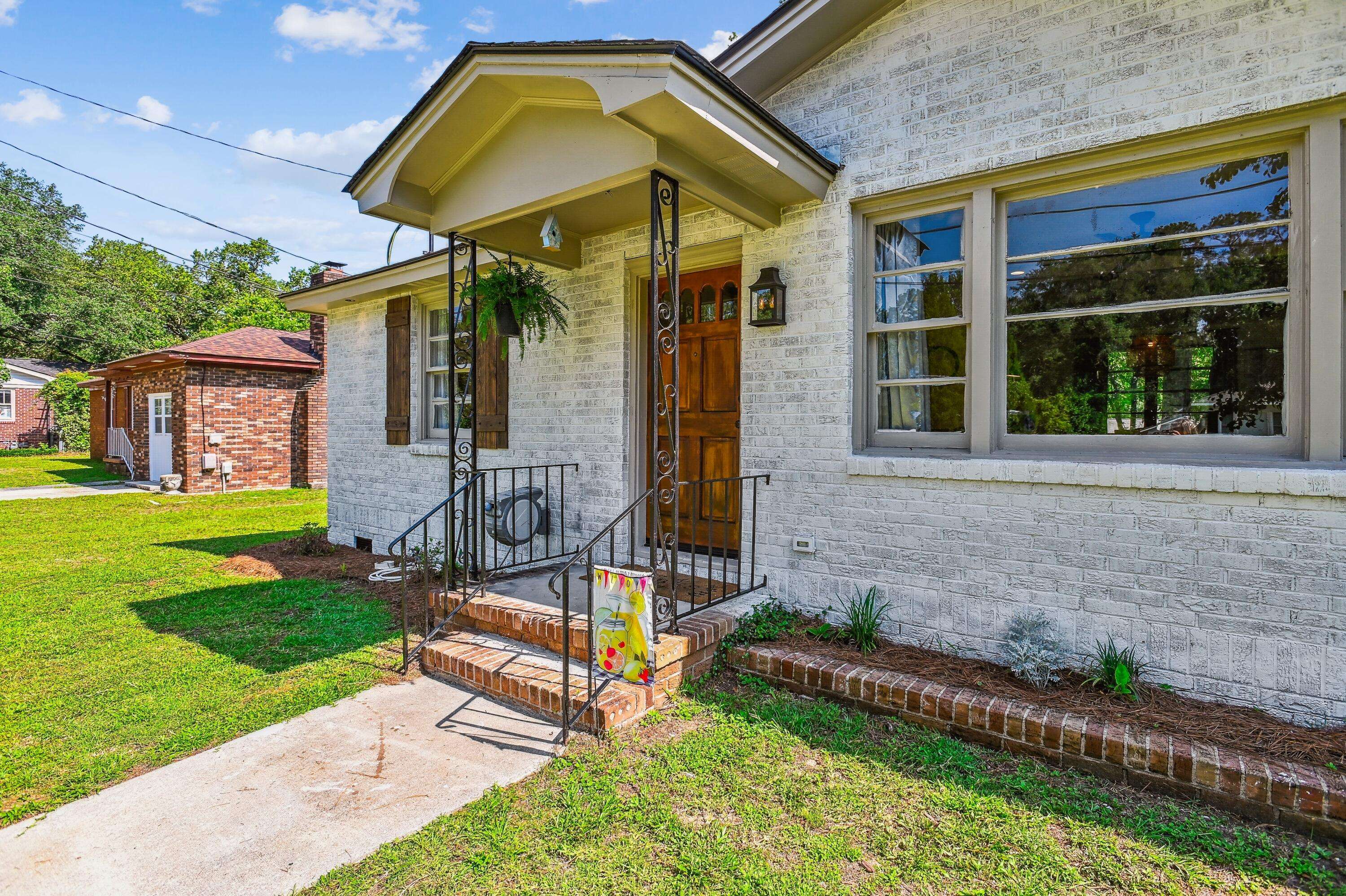 Summerville, SC 29485,111 Circle Dr