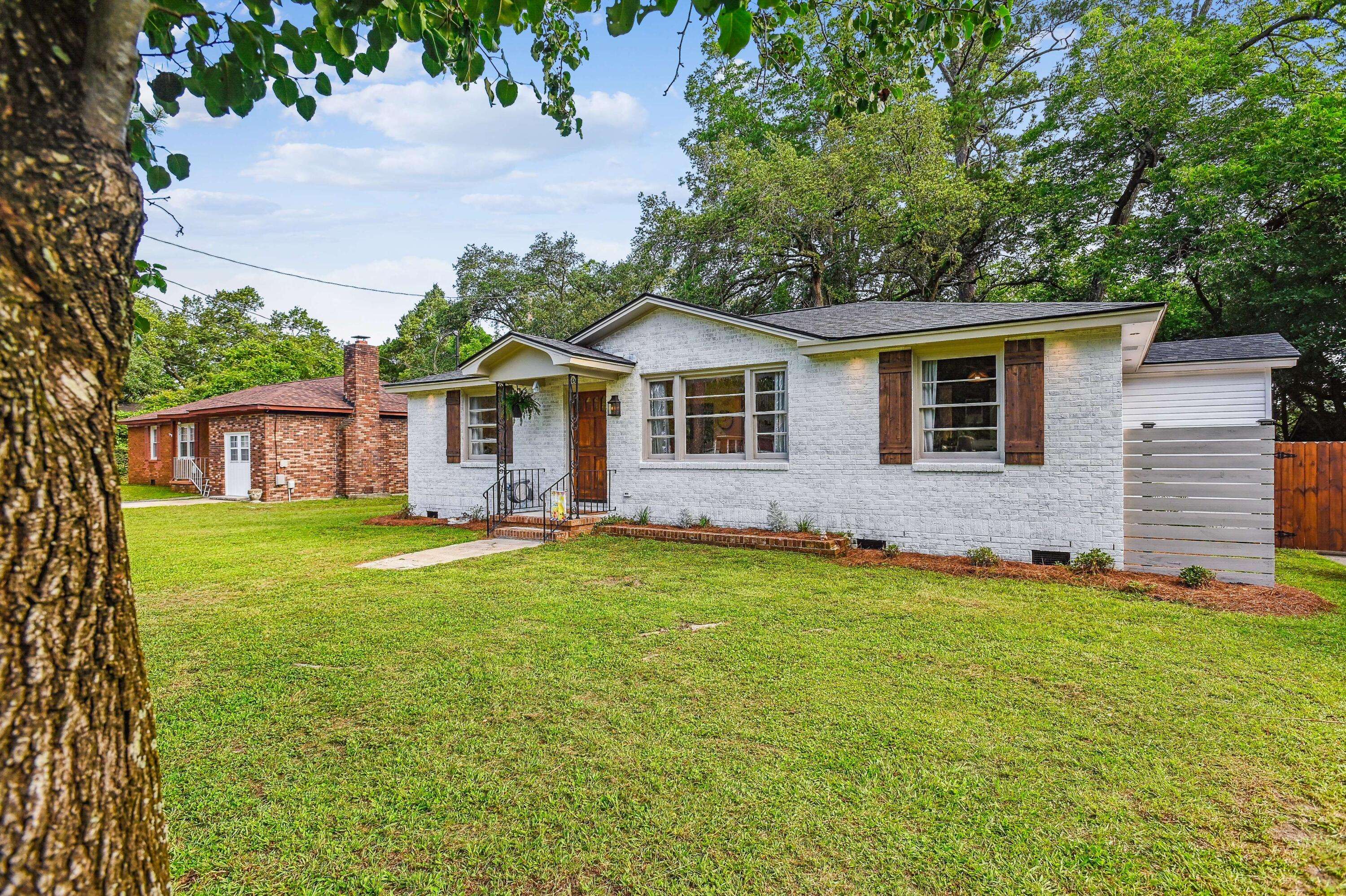 Summerville, SC 29485,111 Circle Dr
