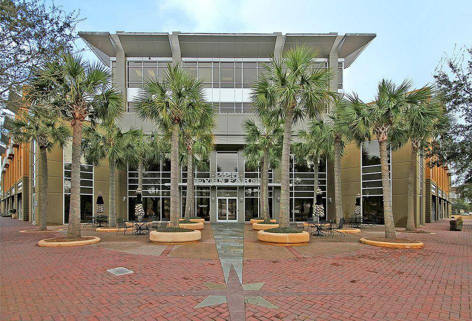 Daniel Island, SC 29492,225 Seven Farms Dr #307
