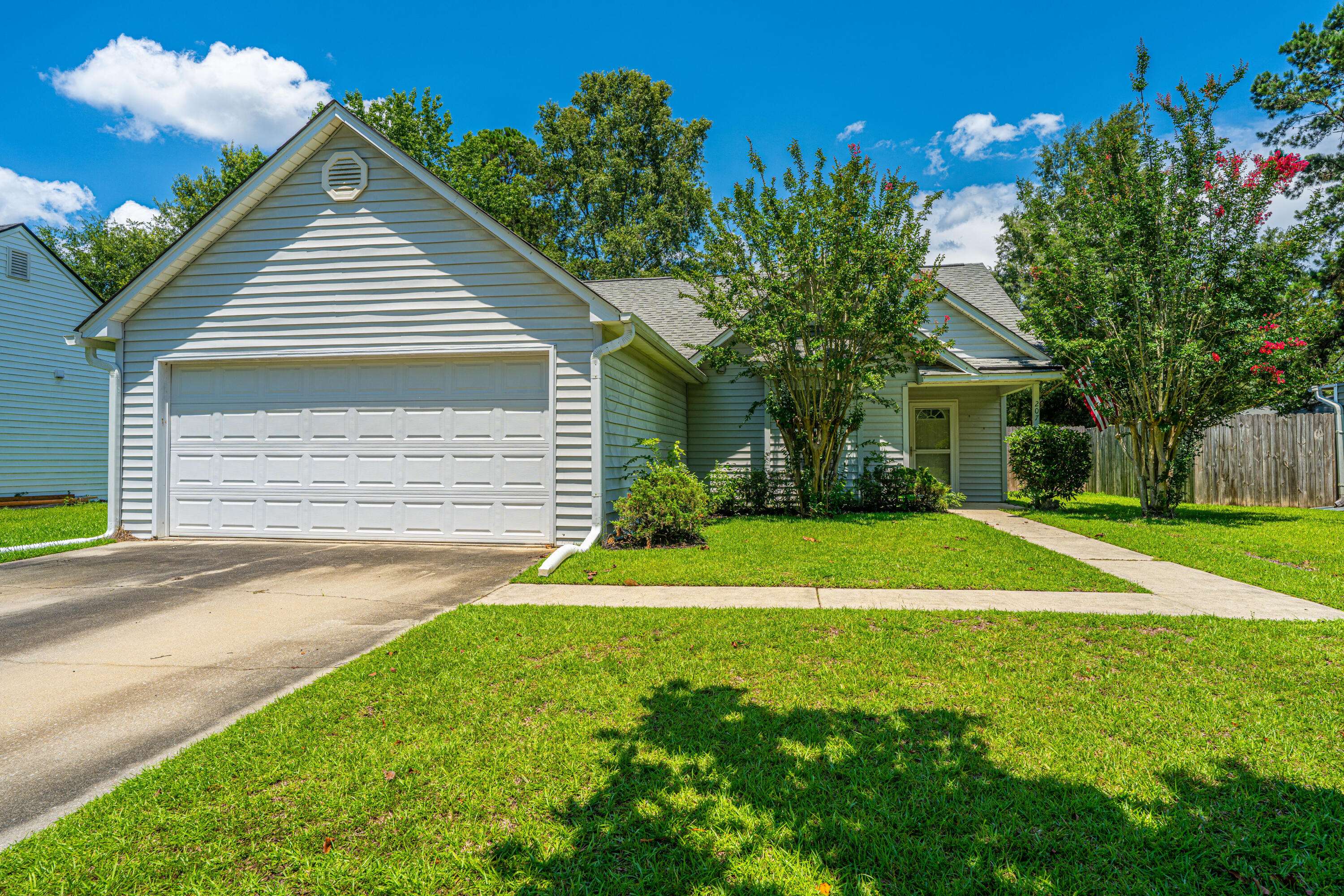Summerville, SC 29483,207 Apache Dr