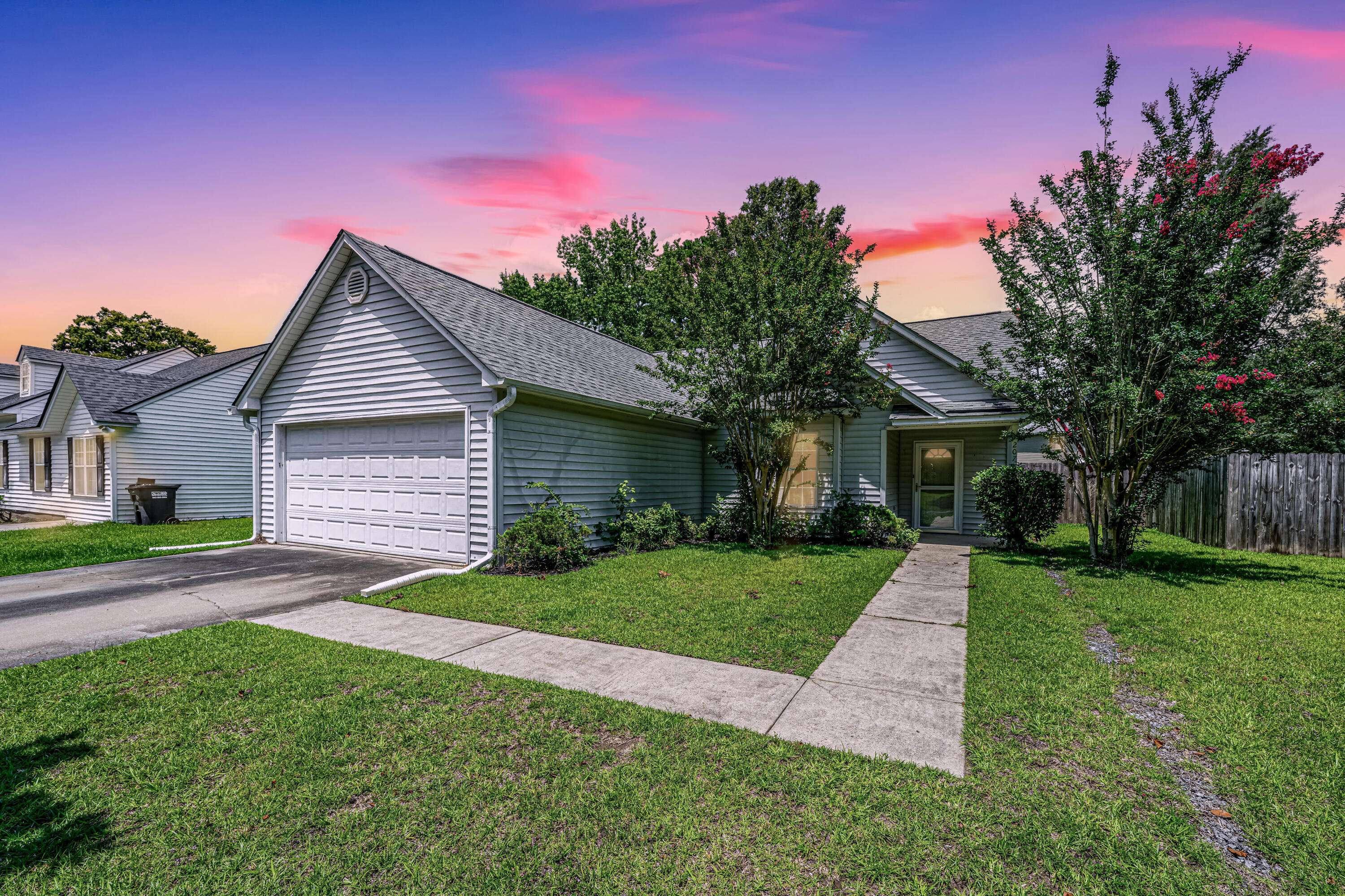 Summerville, SC 29483,207 Apache Dr