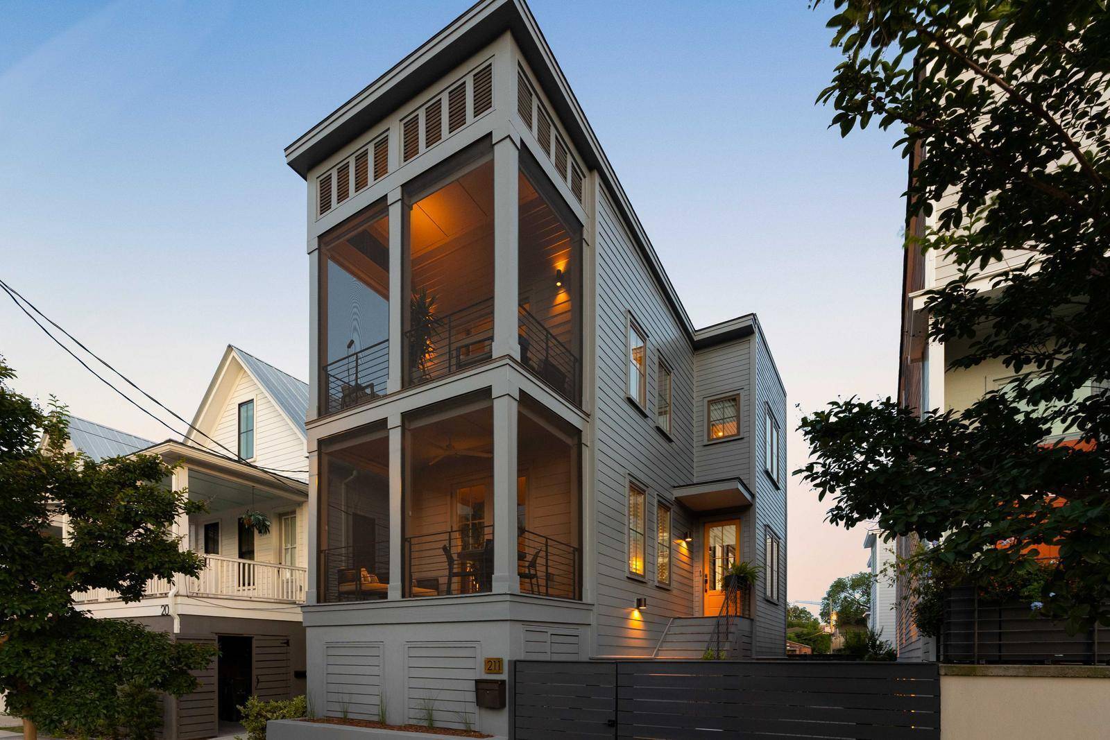 Charleston, SC 29403,211 Line St