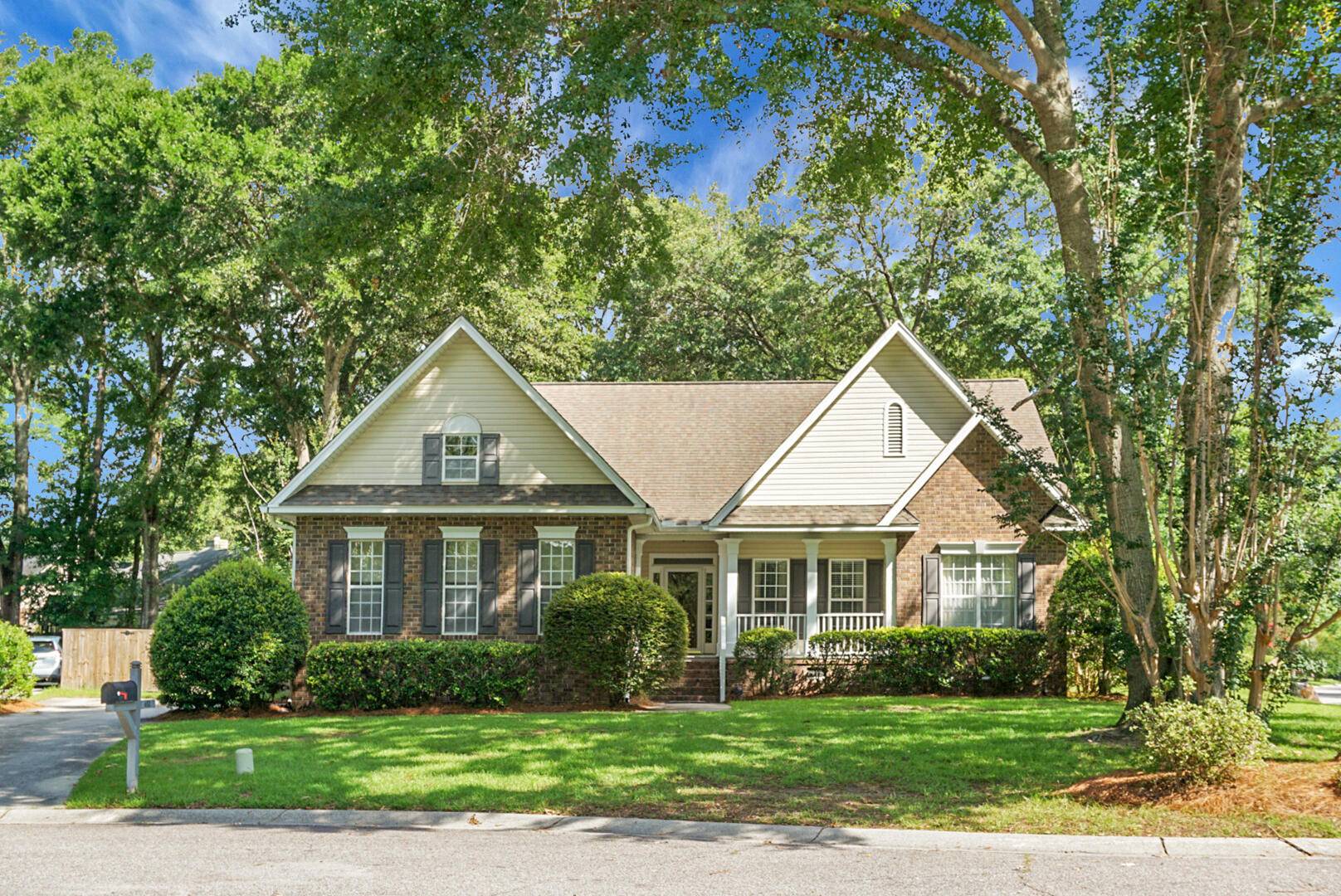 Mount Pleasant, SC 29464,652 Spinner Cir