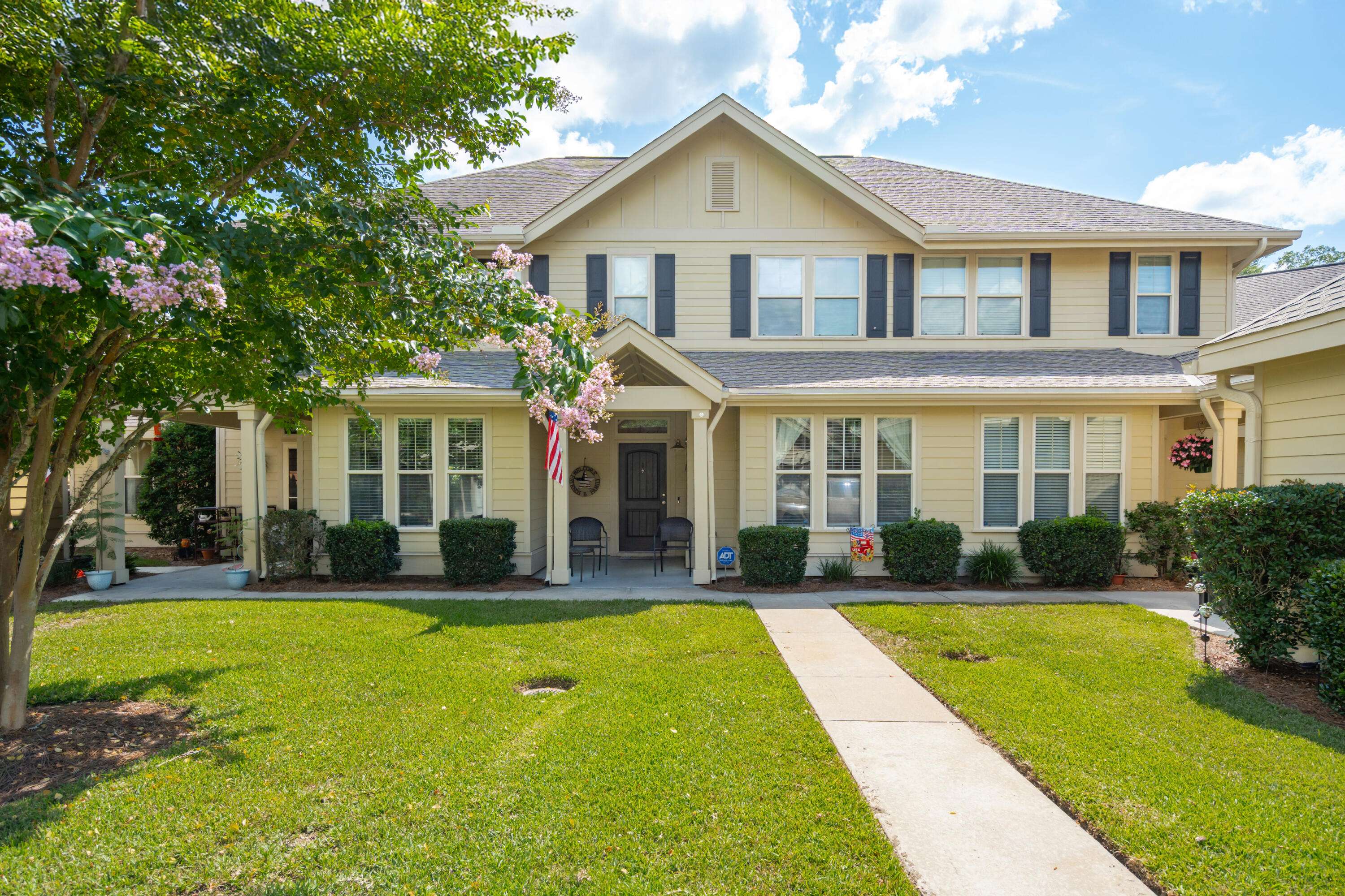 North Charleston, SC 29418,5511 Colonial Chatsworth Cir