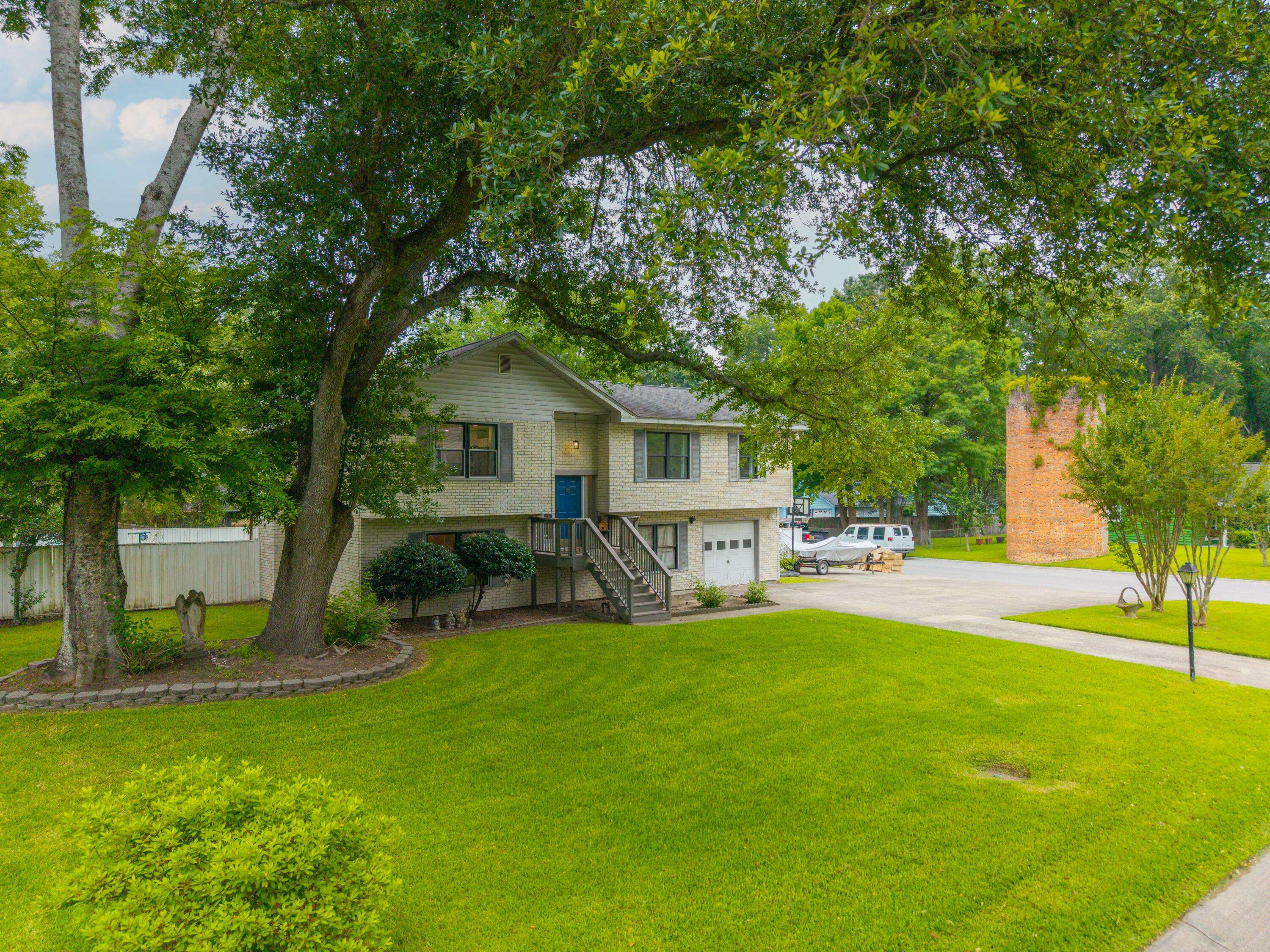 Summerville, SC 29483,518 Woodward Blvd