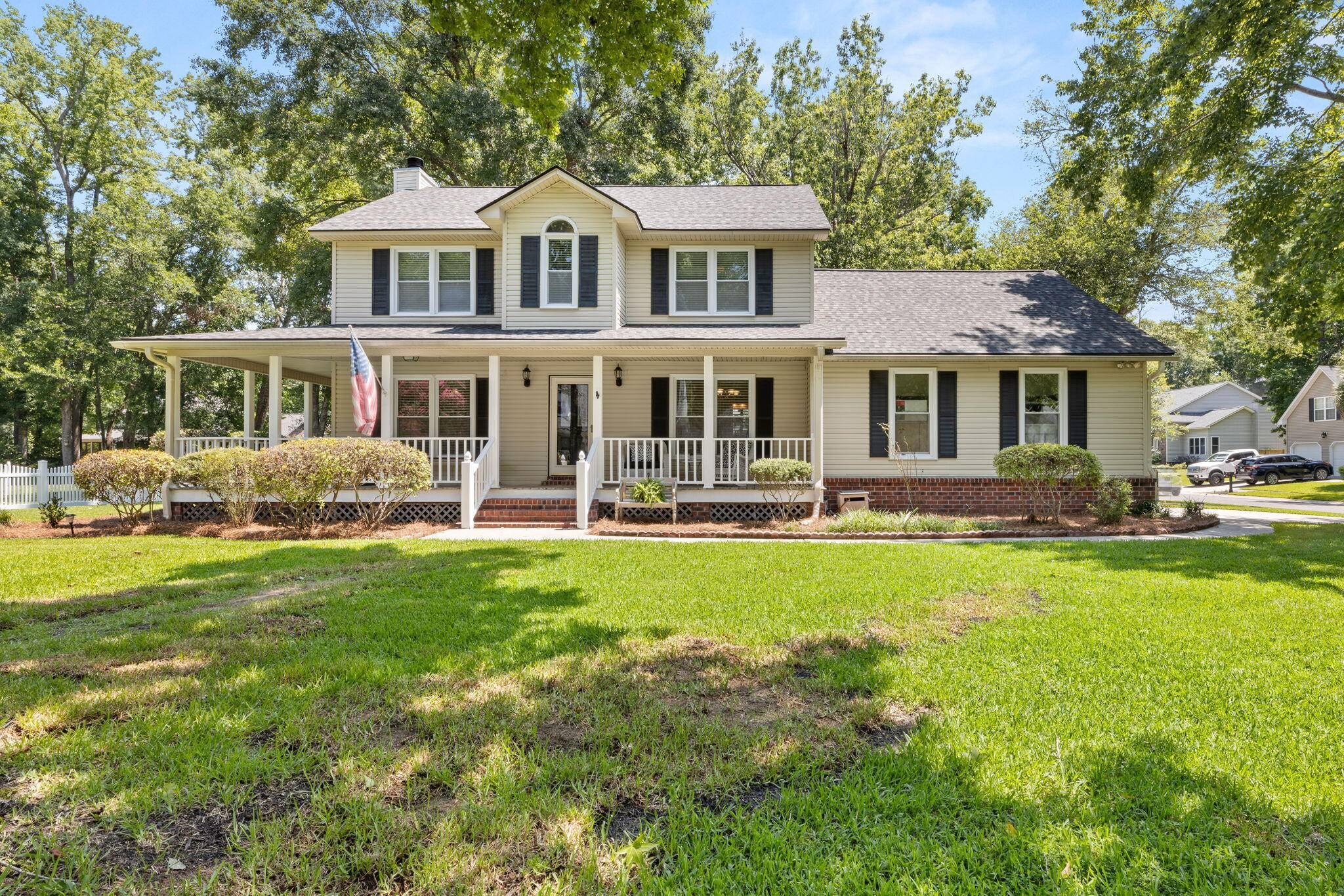 Summerville, SC 29483,207 Littlejohn St