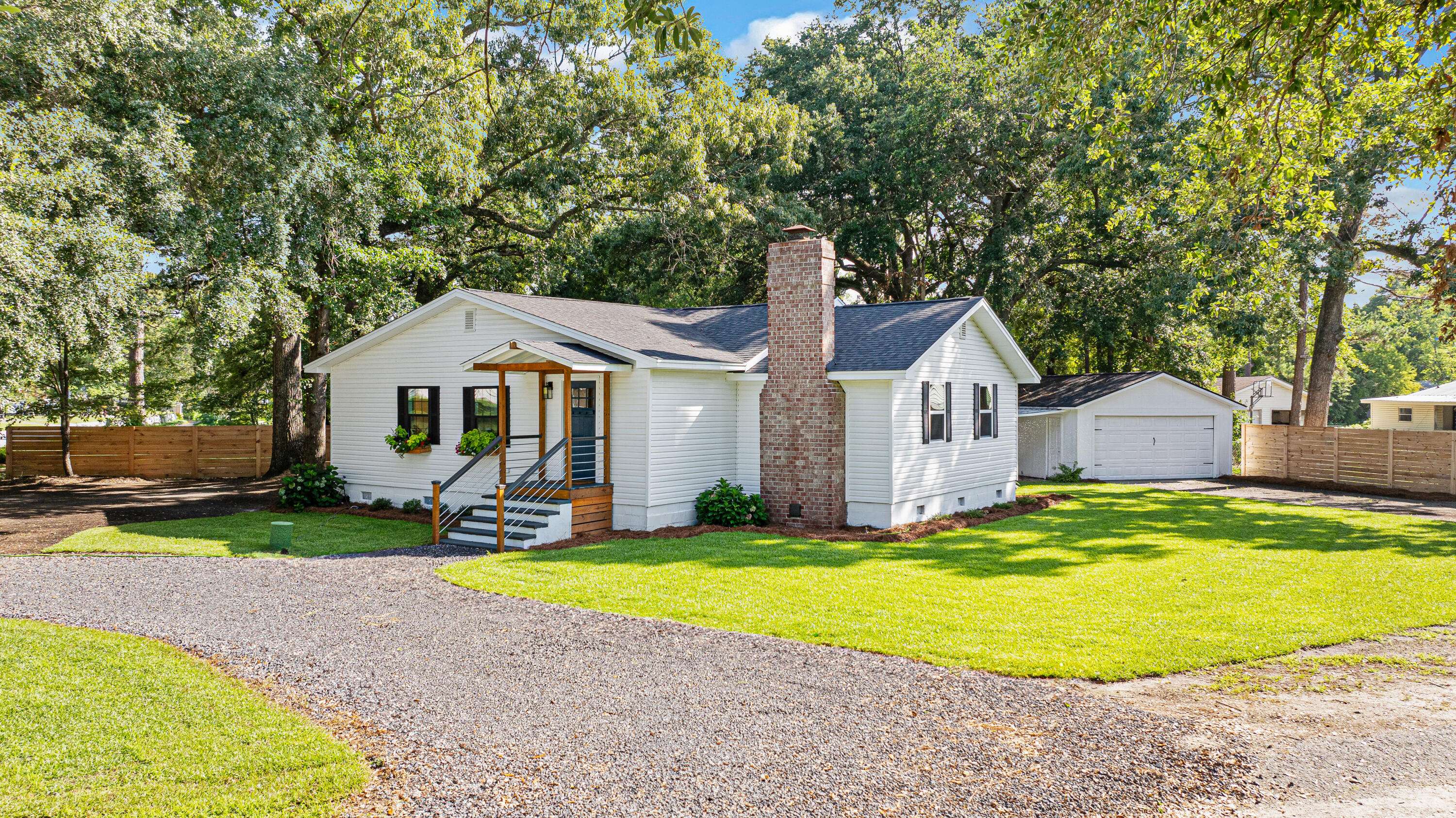 Bonneau, SC 29431,209 Bonneau St