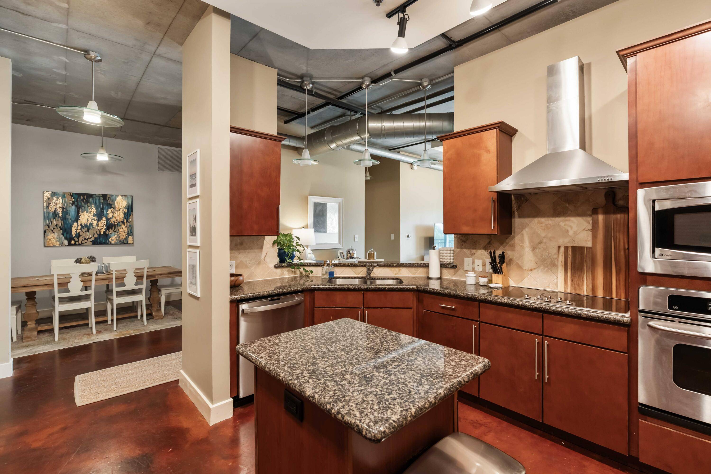 Charleston, SC 29401,150 Bee St #507