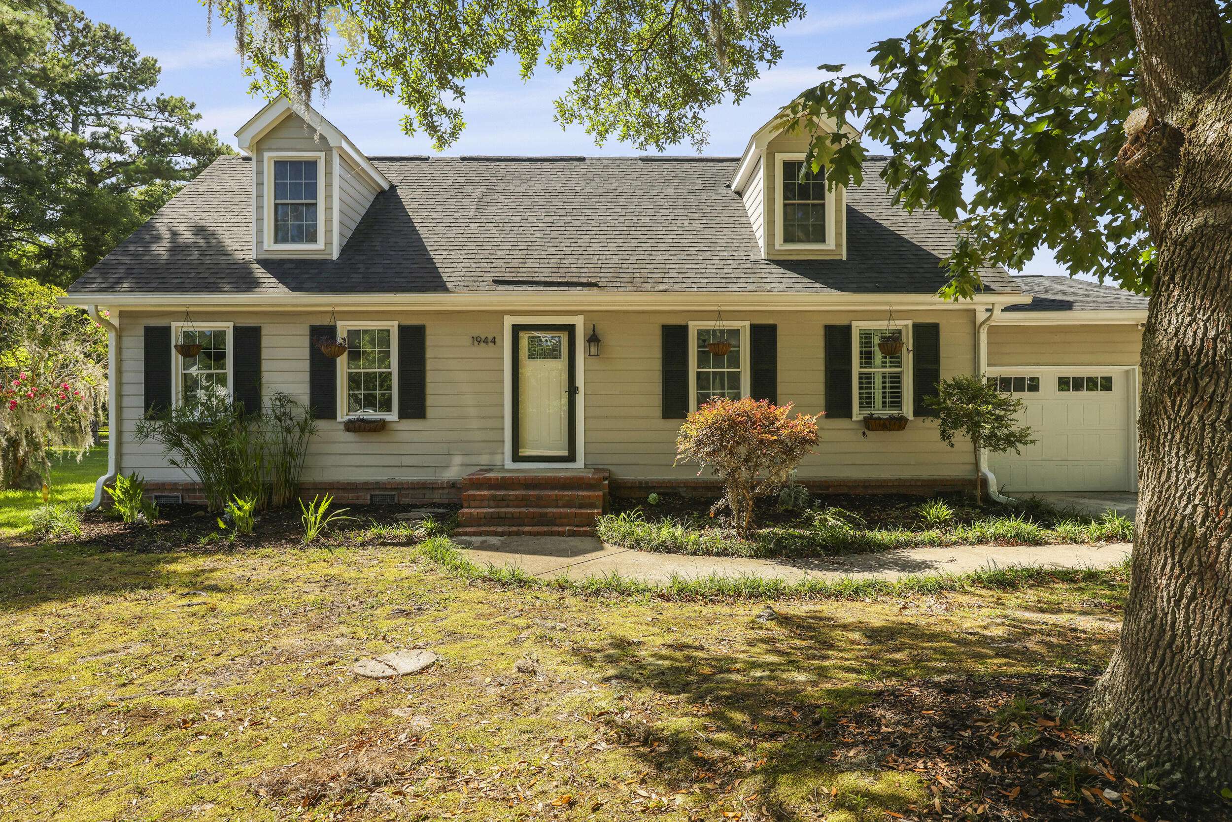 Charleston, SC 29414,1944 Woodland Rd