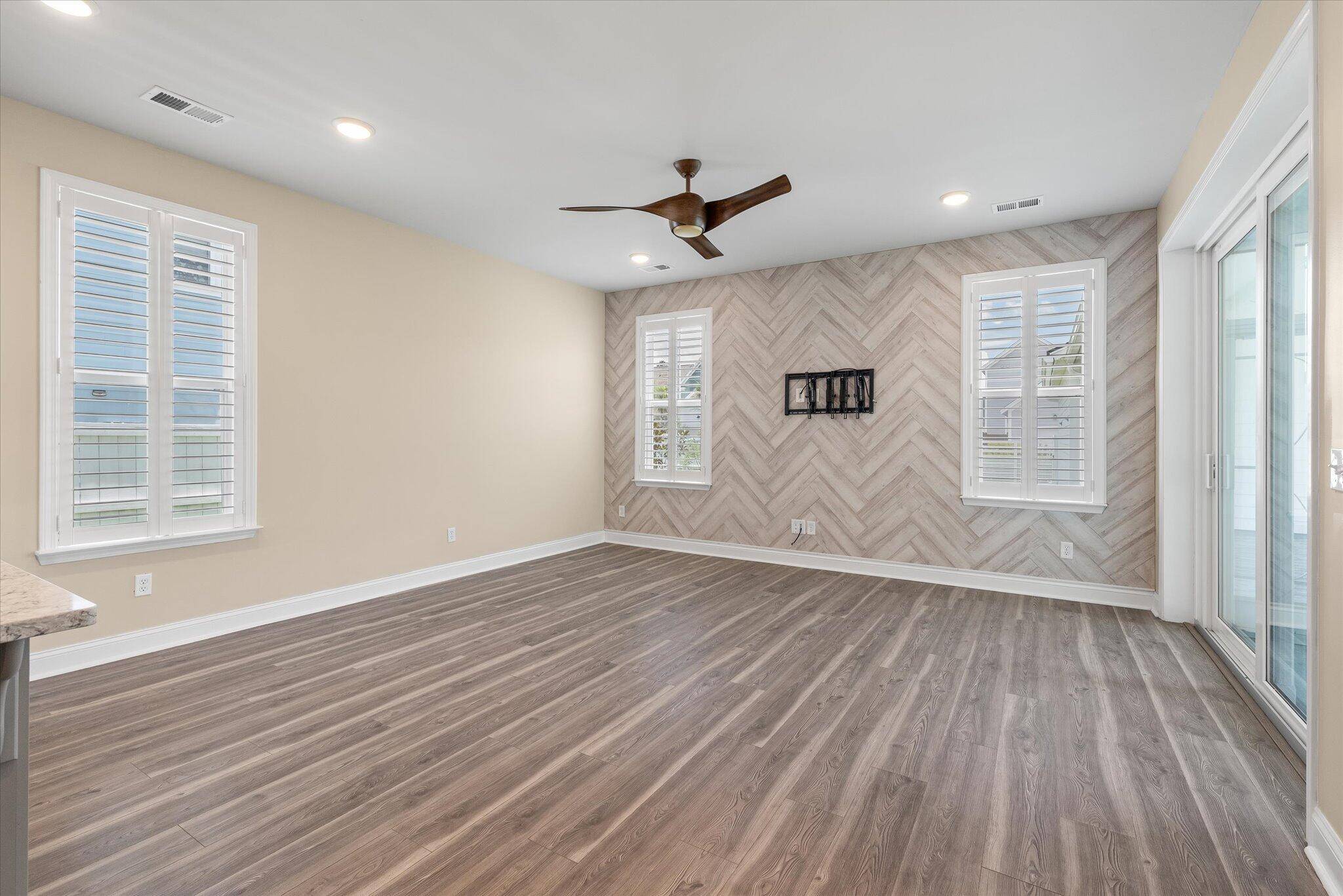 Summerville, SC 29486,645 Blueway Ave
