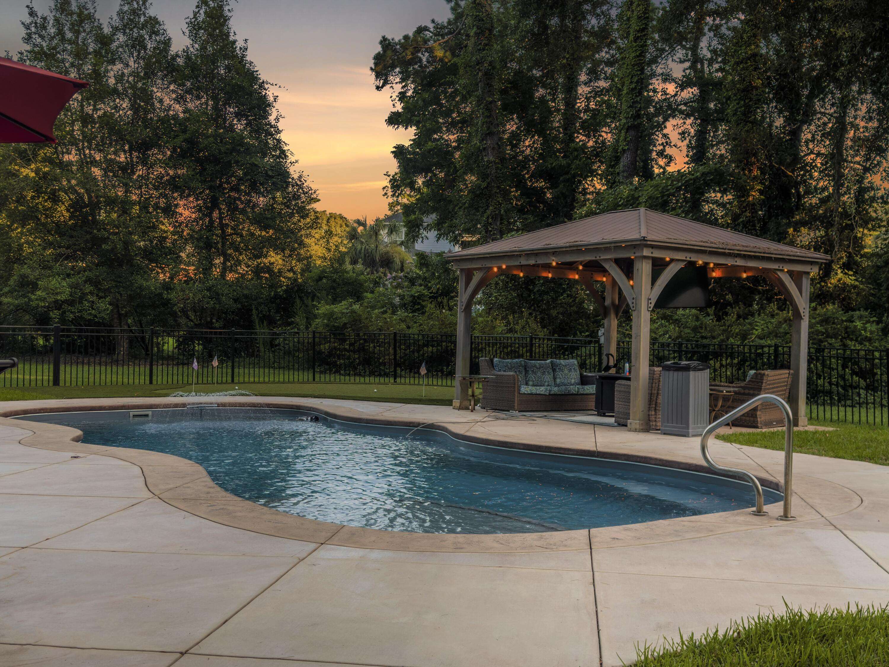 Summerville, SC 29483,102 Flud St