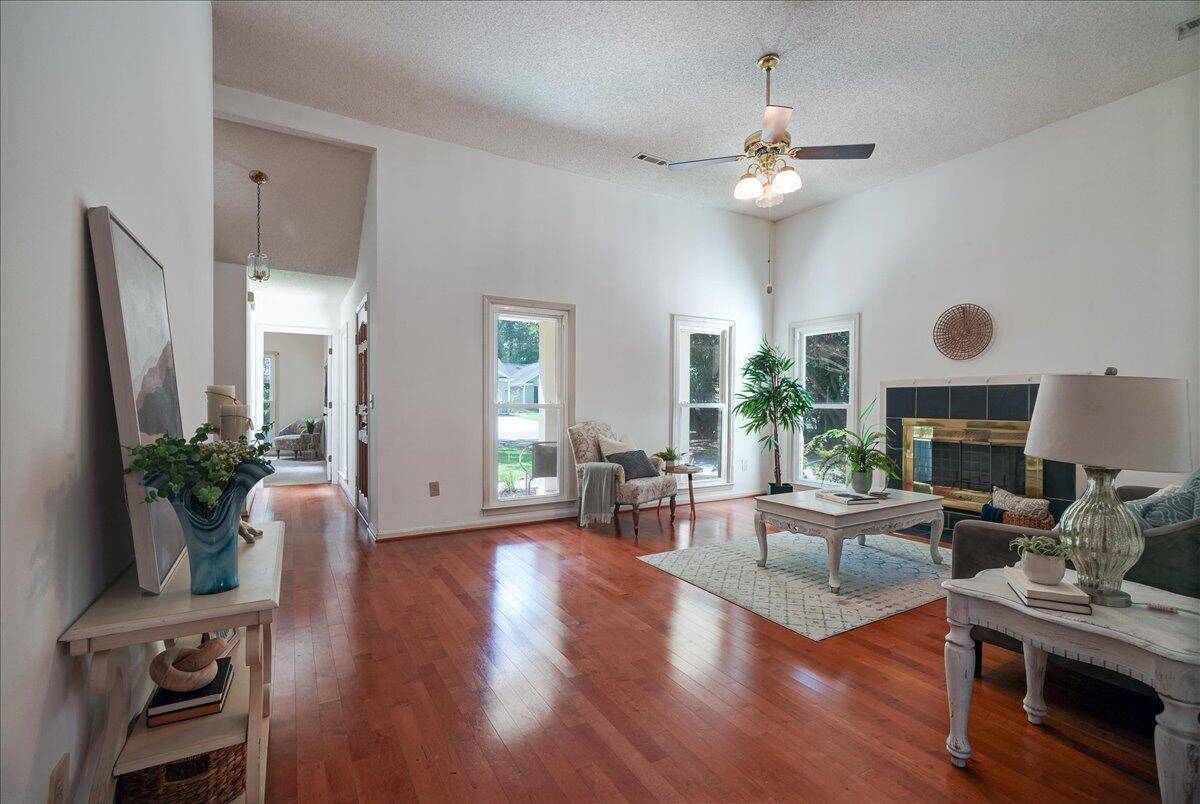 Summerville, SC 29485,115 St Awdry St