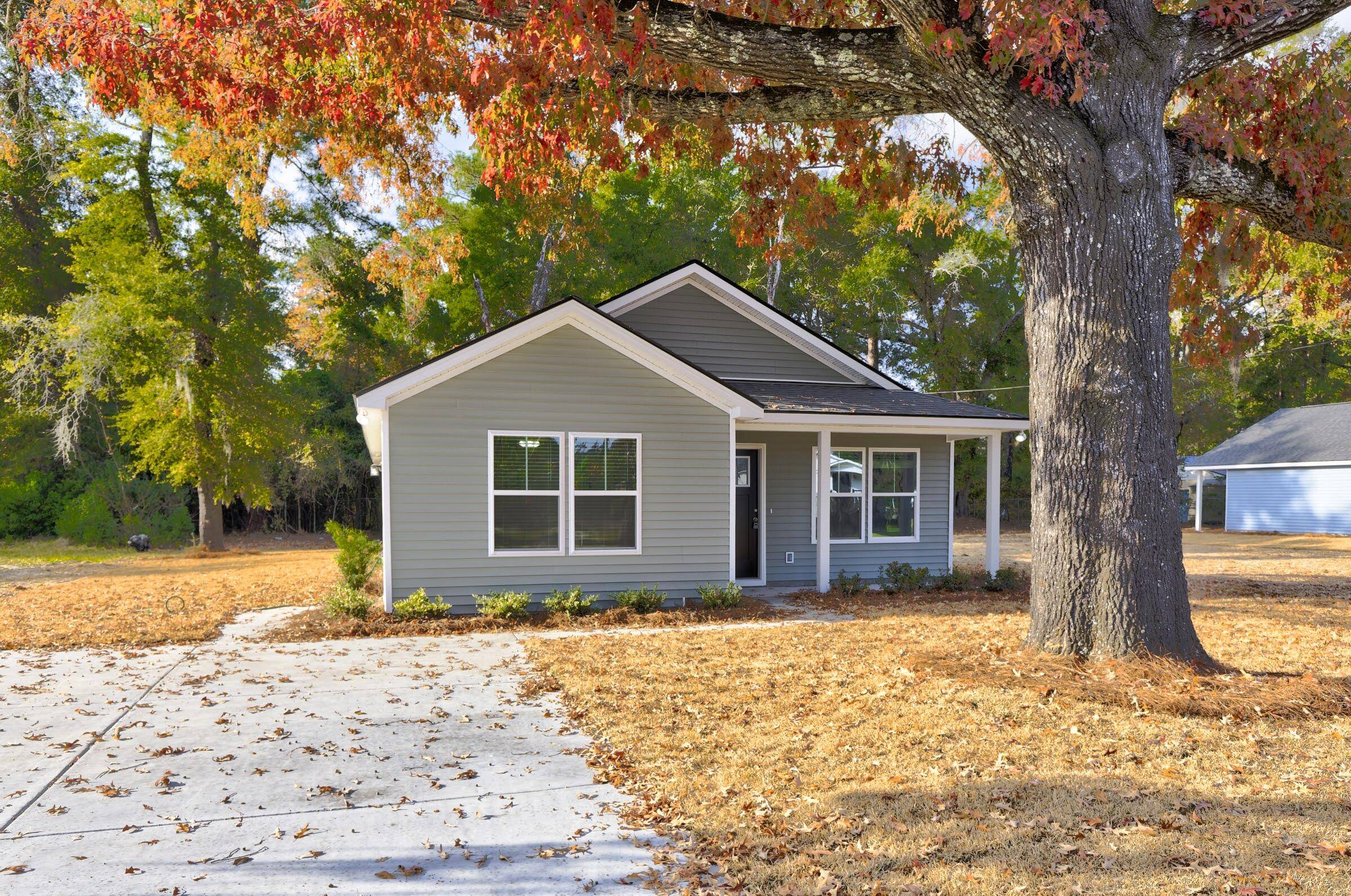 Walterboro, SC 29488,911 N Lemacks St