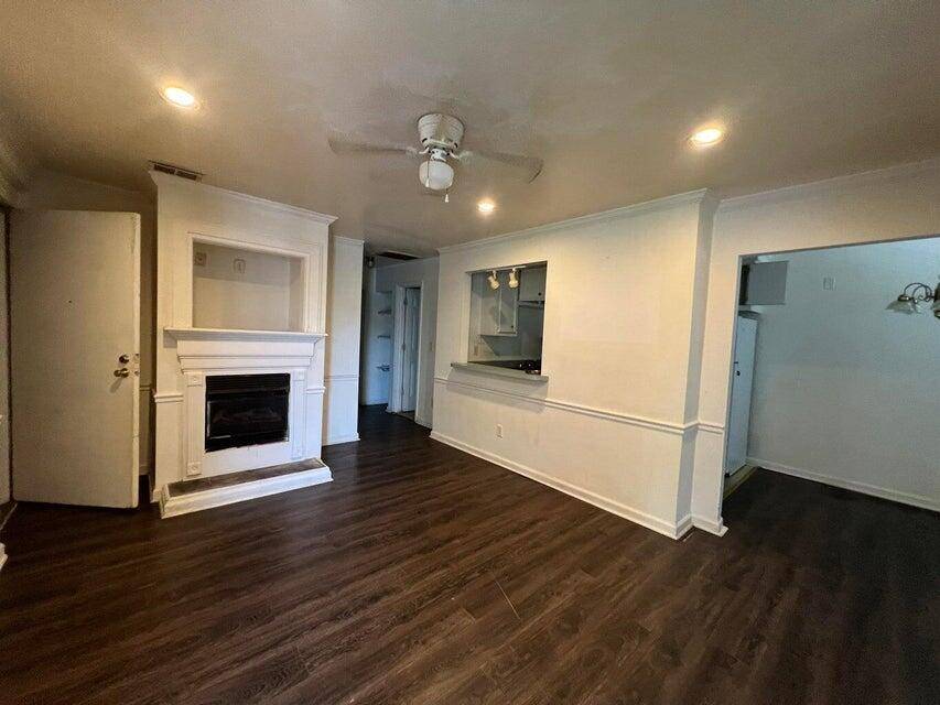 North Charleston, SC 29405,3930 Azalea Dr #T