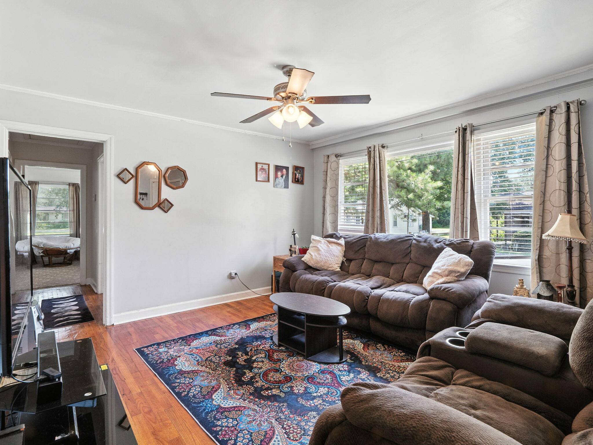 Summerton, SC 29148,1122 Session St