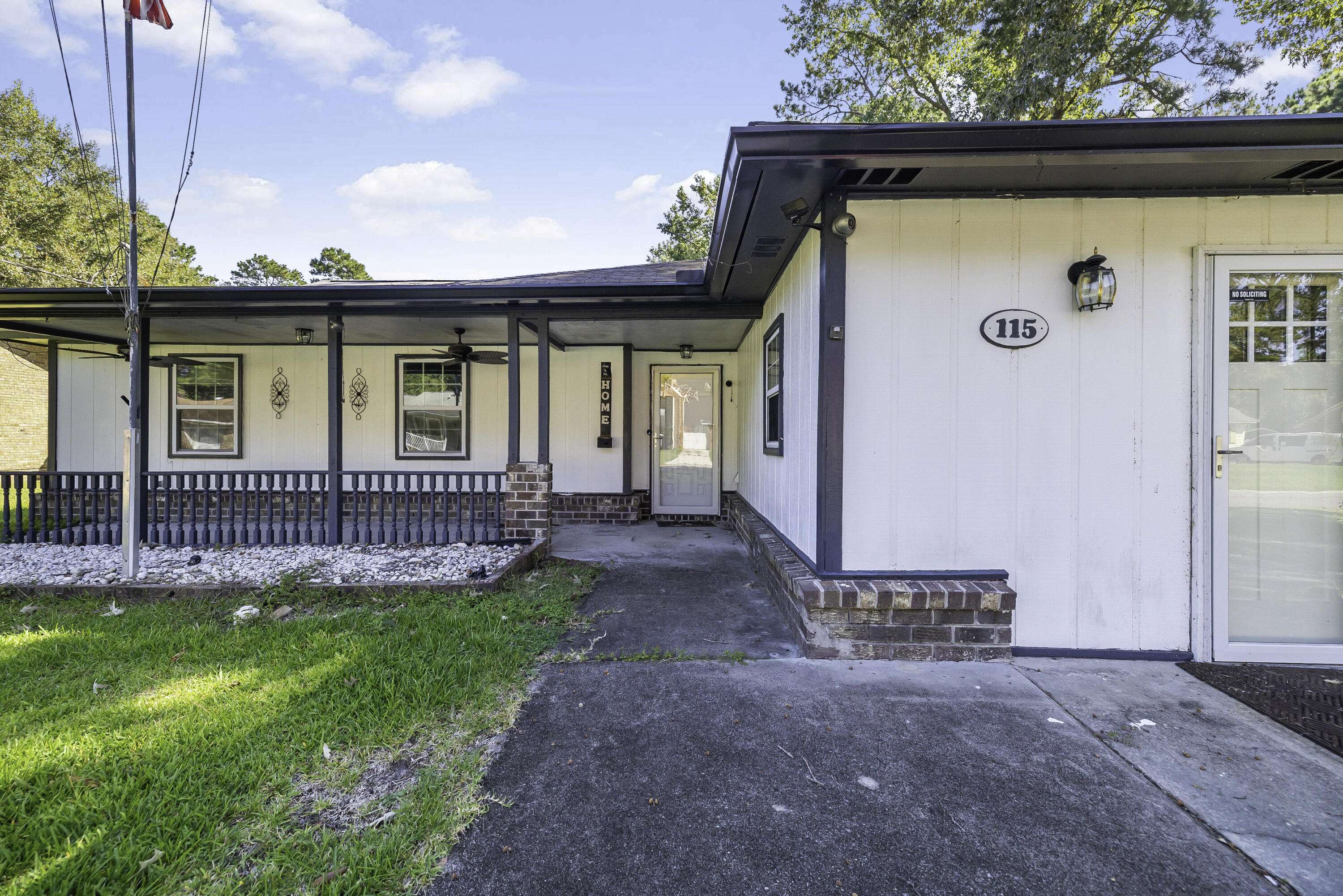 Summerville, SC 29483,115 Loblolly Ln