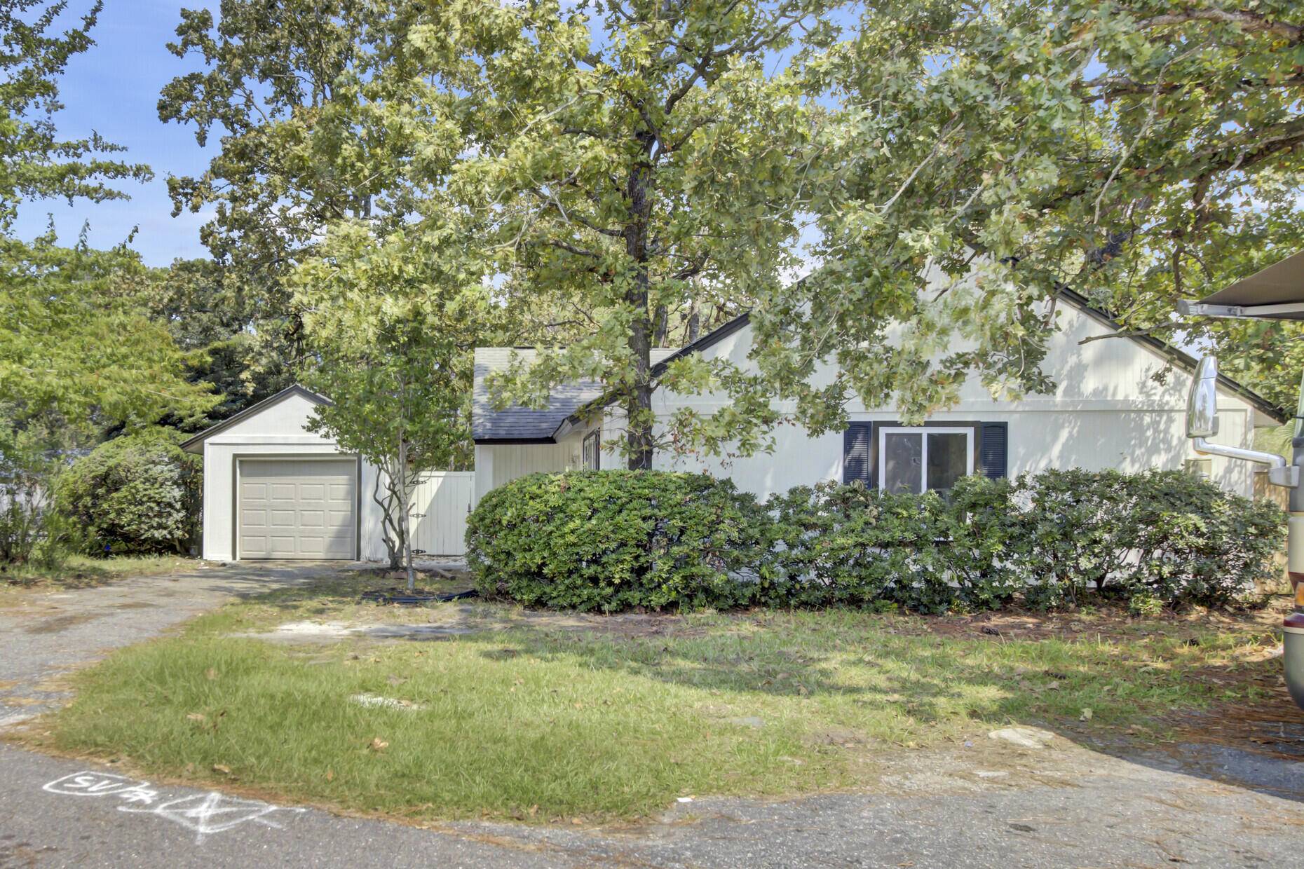 Summerville, SC 29486,100 Photinia Ct