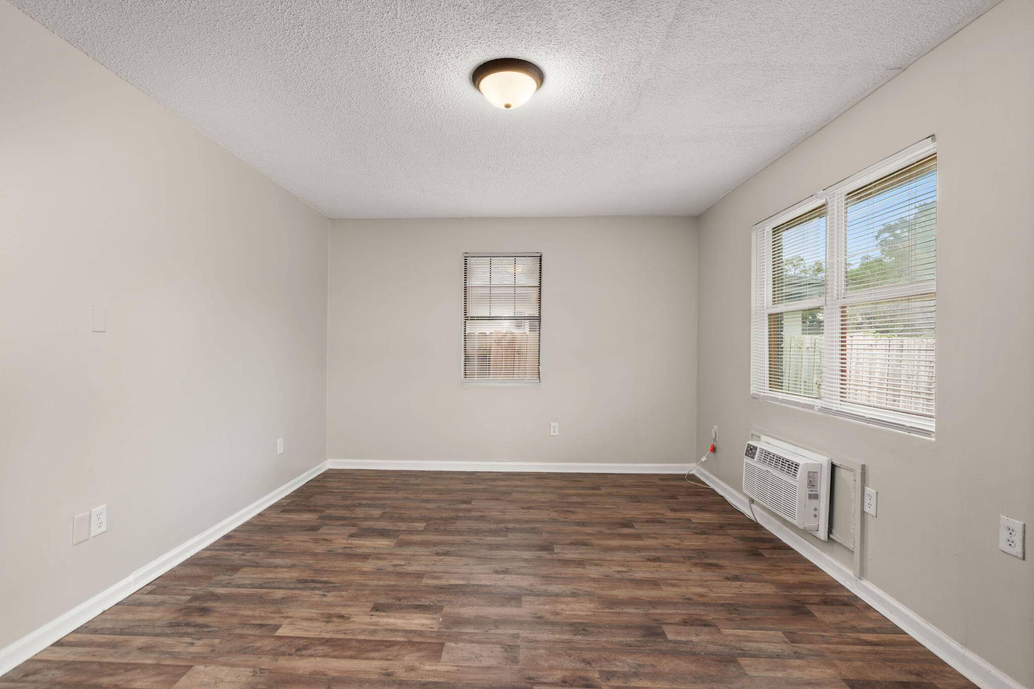 North Charleston, SC 29405,1820 Iris St