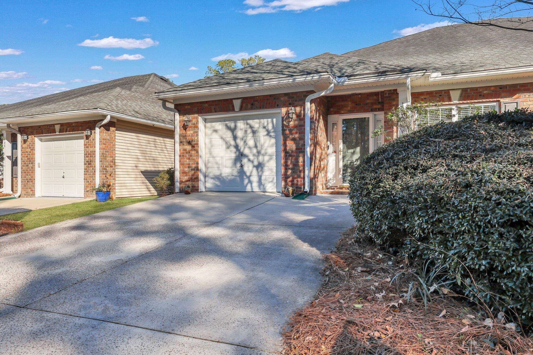 Summerville, SC 29485,127 Manning Ct