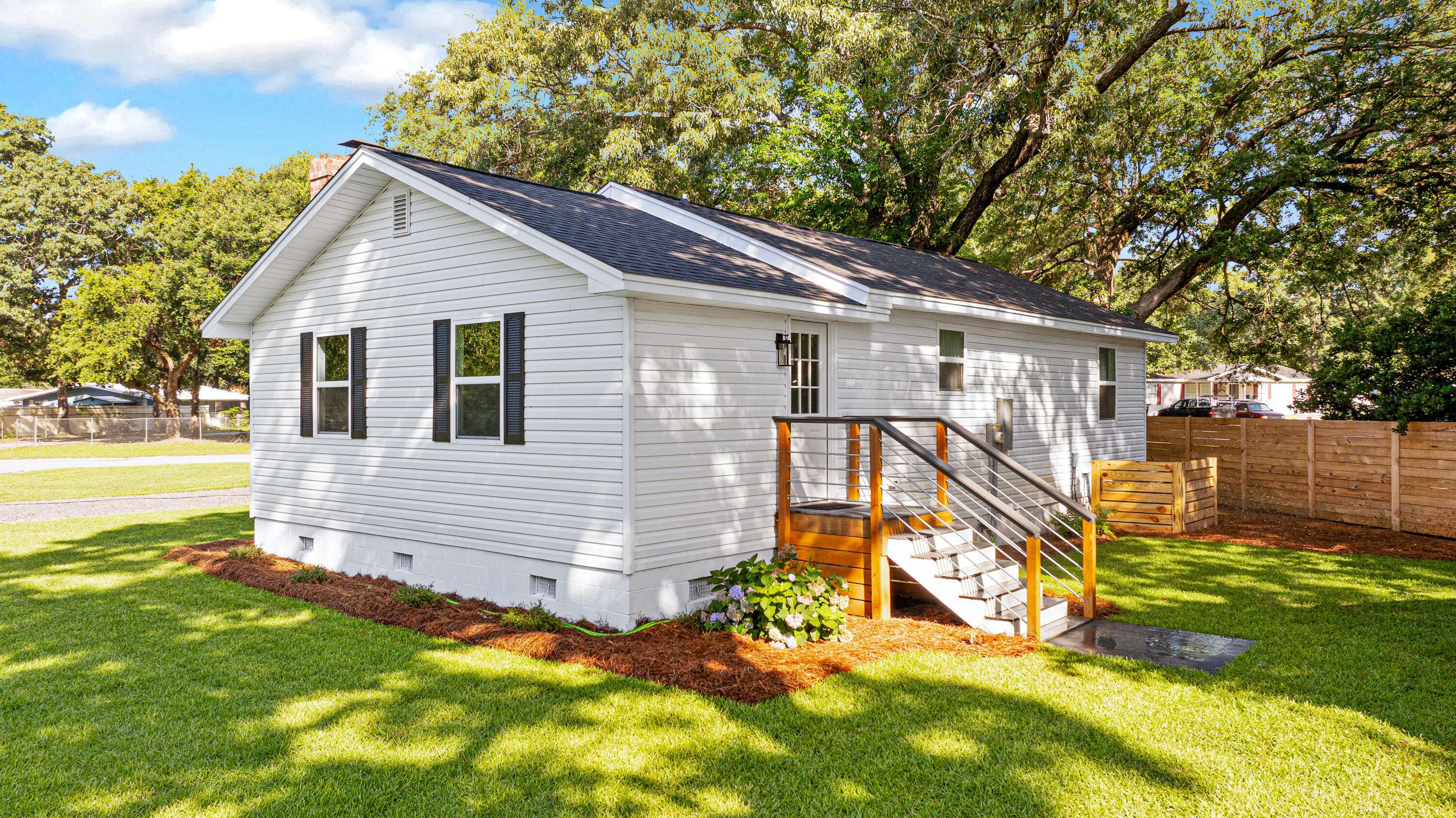 Bonneau, SC 29431,209 Bonneau St