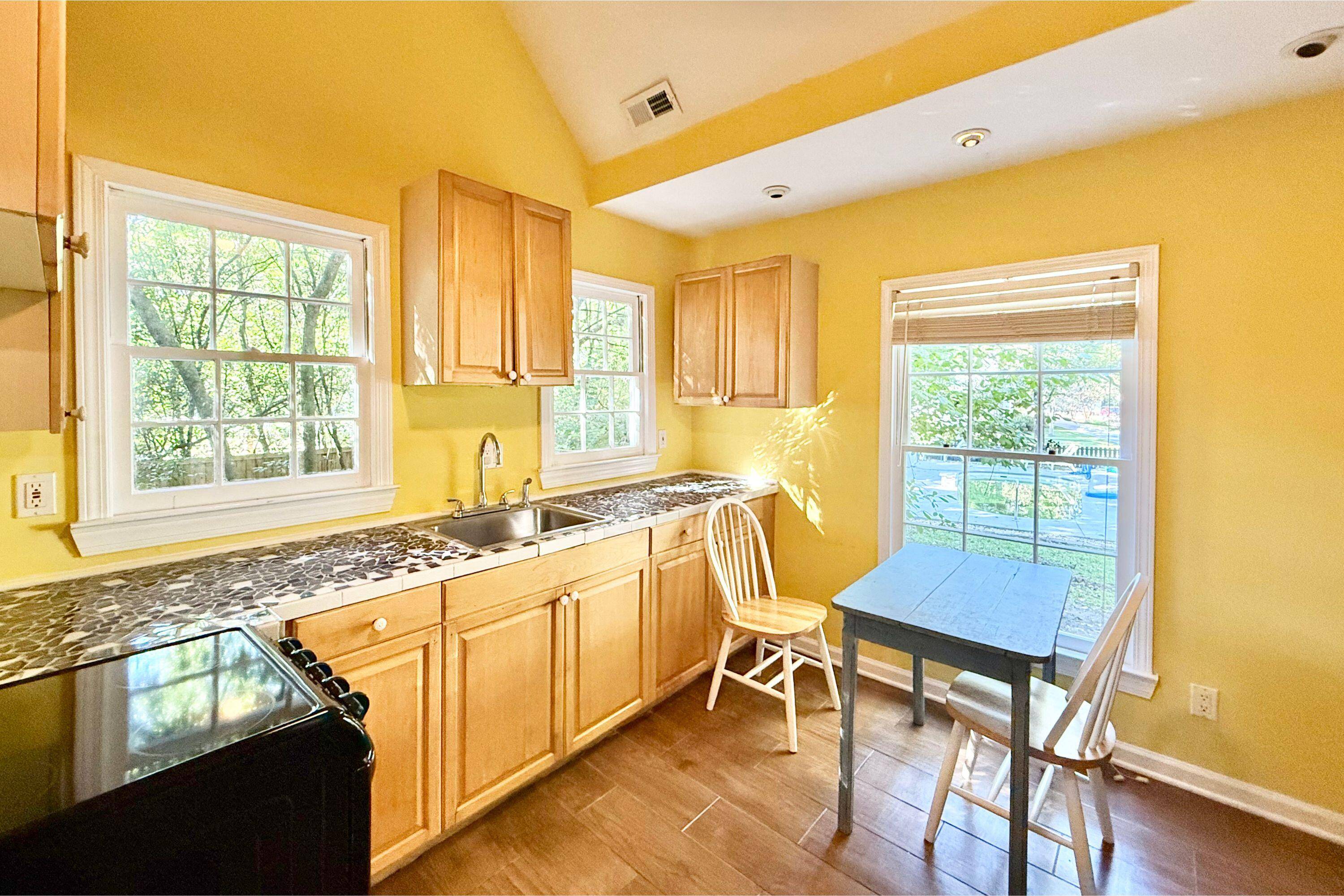 Summerville, SC 29483,524 W Carolina Ave #A