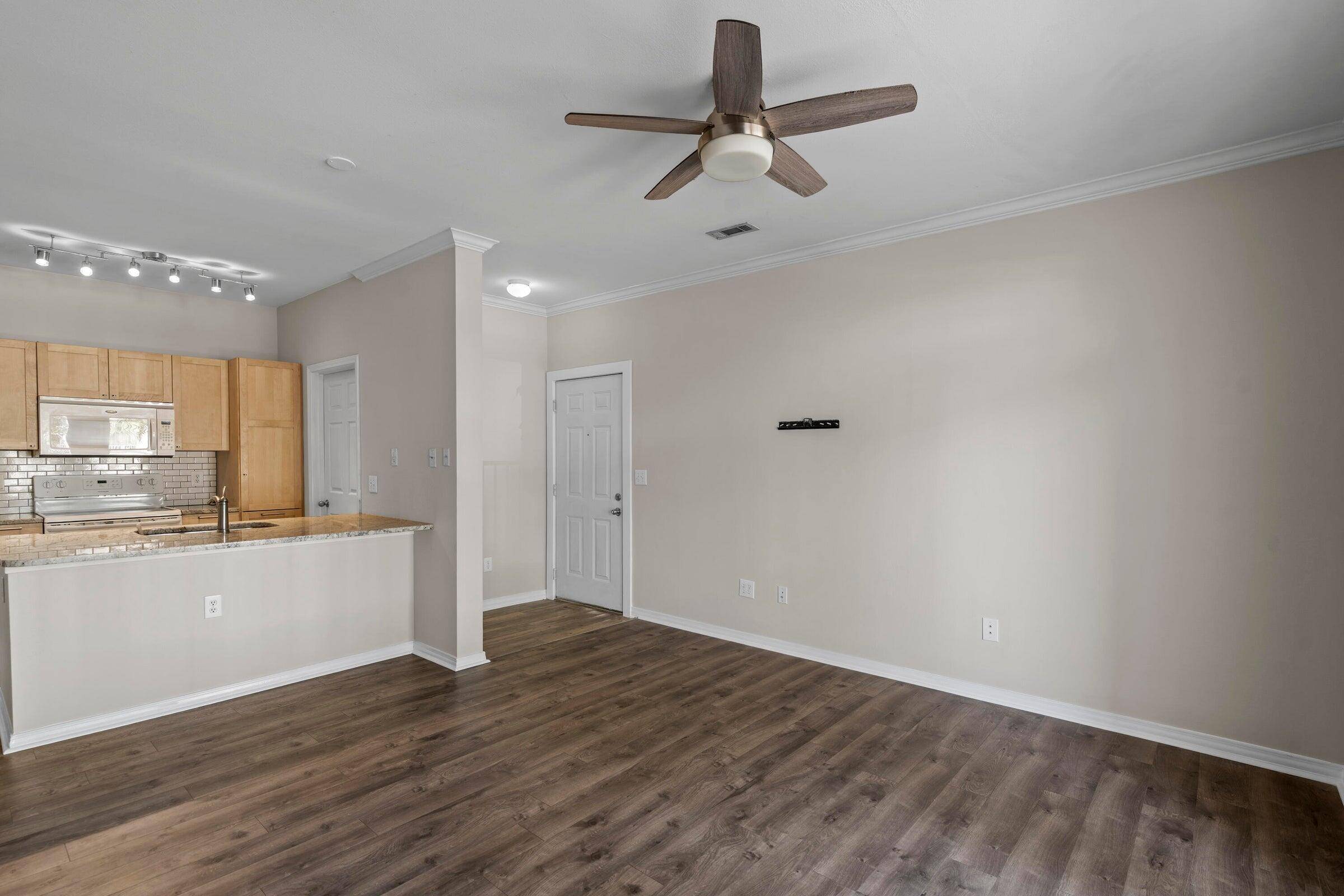 Charleston, SC 29492,130 River Landing Dr #3216