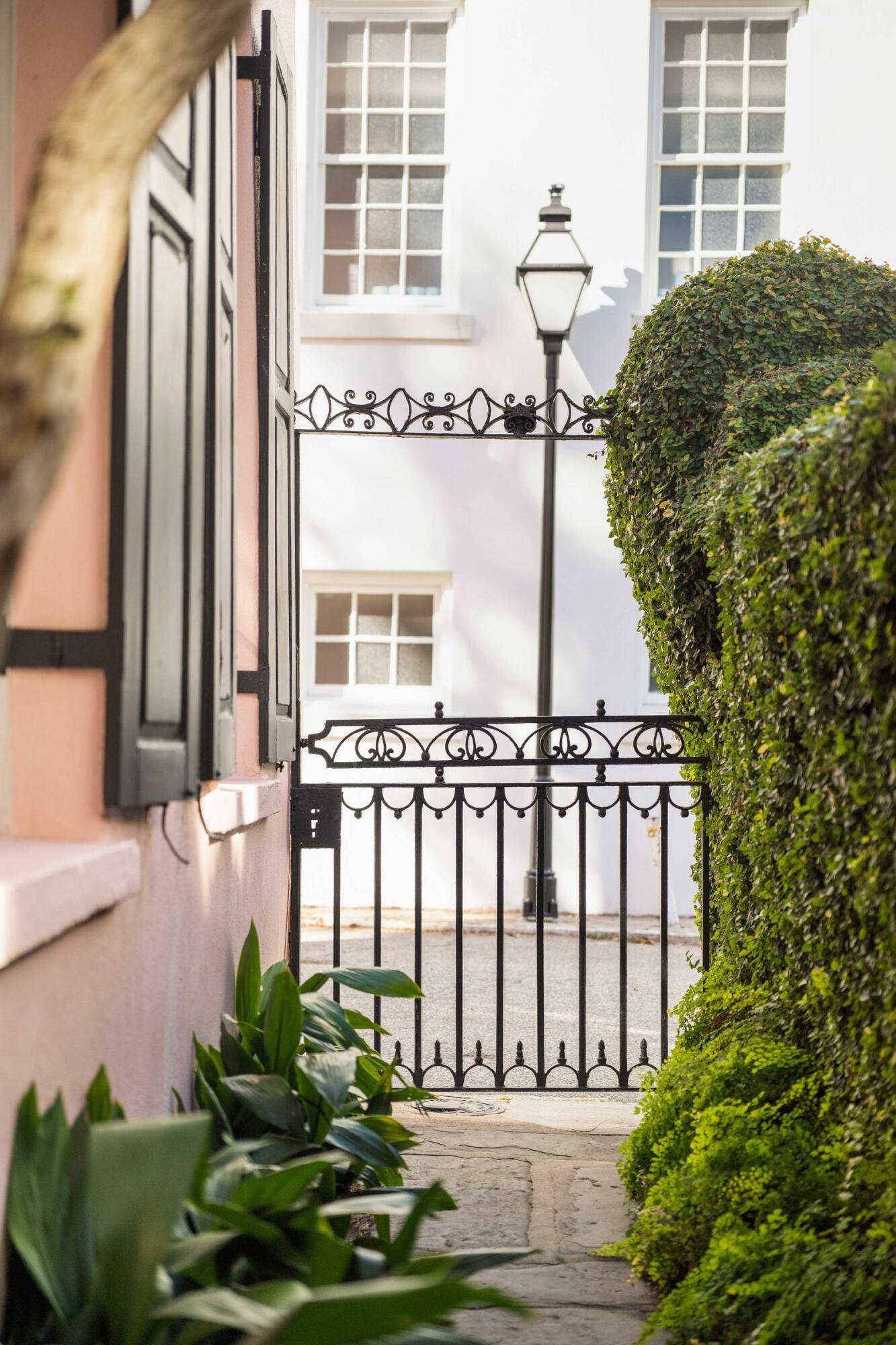 Charleston, SC 29401,11 Saint Michaels Aly