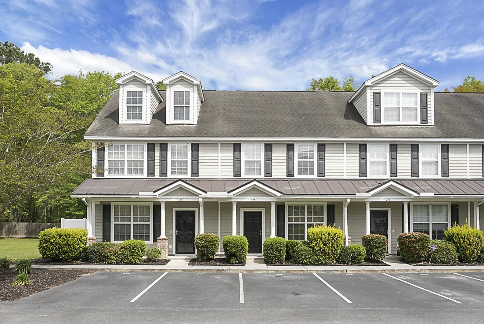 Summerville, SC 29483,215 Hemingway Cir