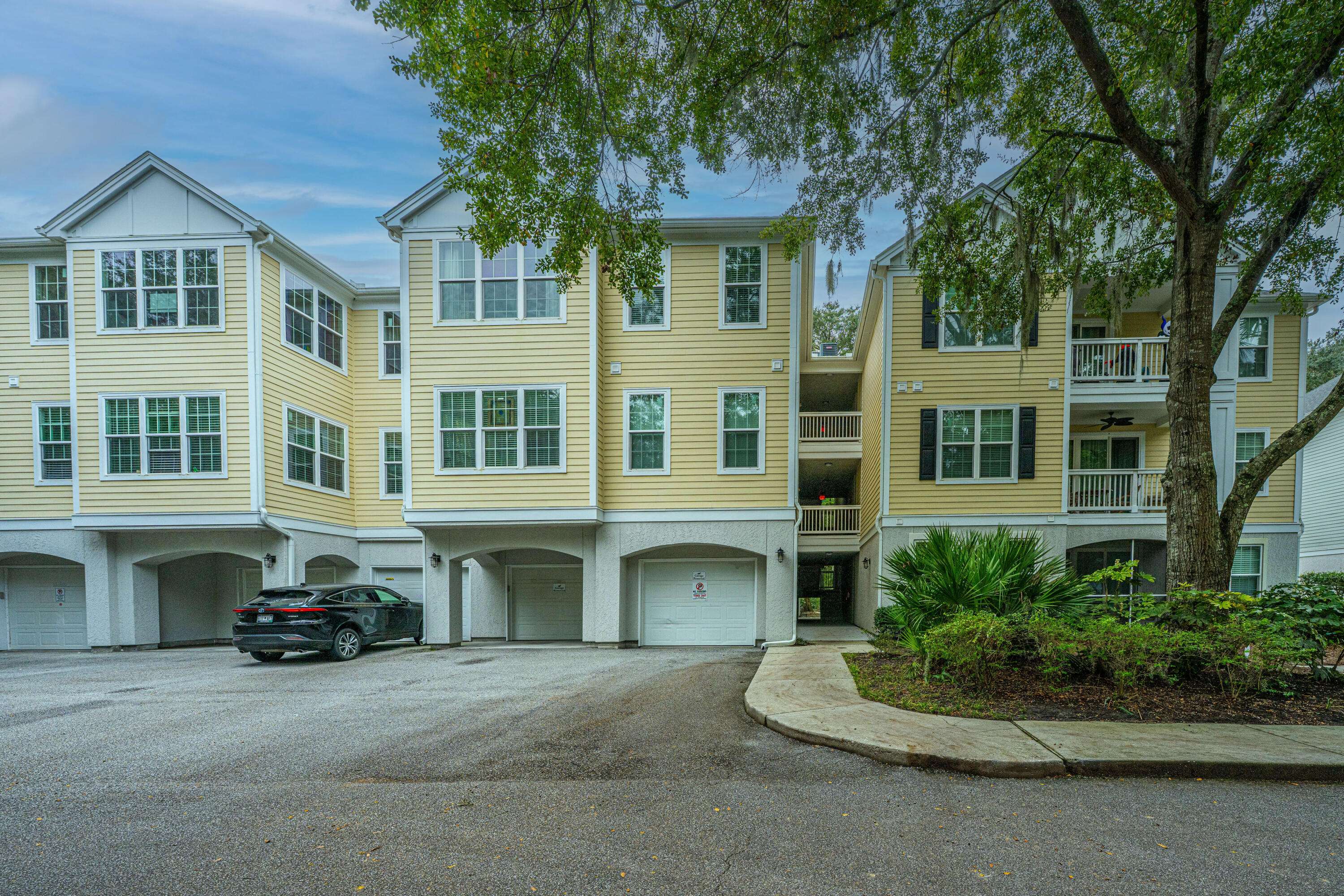 Johns Island, SC 29455,60 Fenwick Hall Aly #213