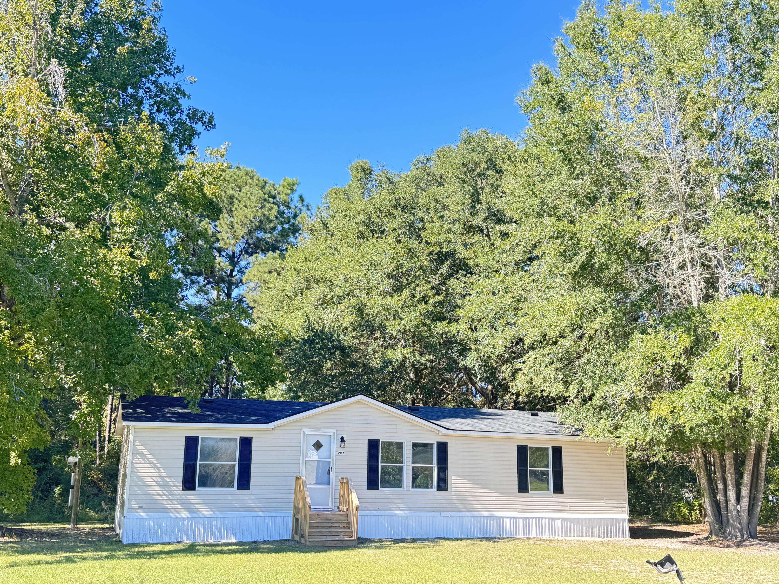 Walterboro, SC 29488,207 Coot Ln