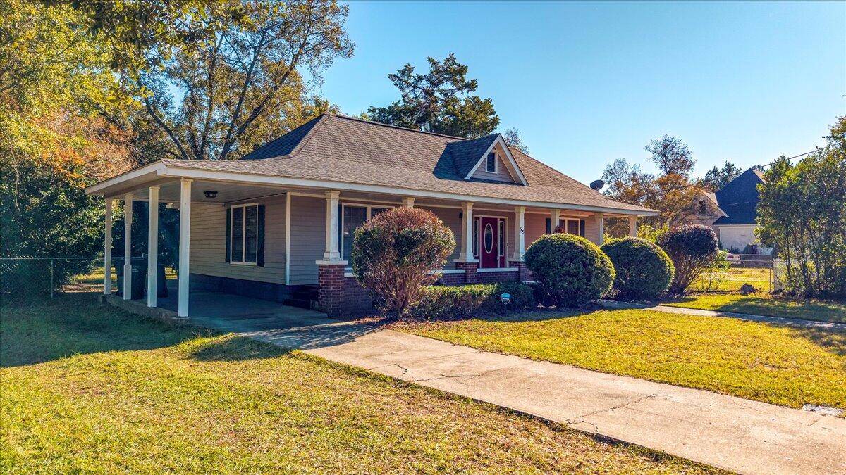Elloree, SC 29047,555 Barkley St