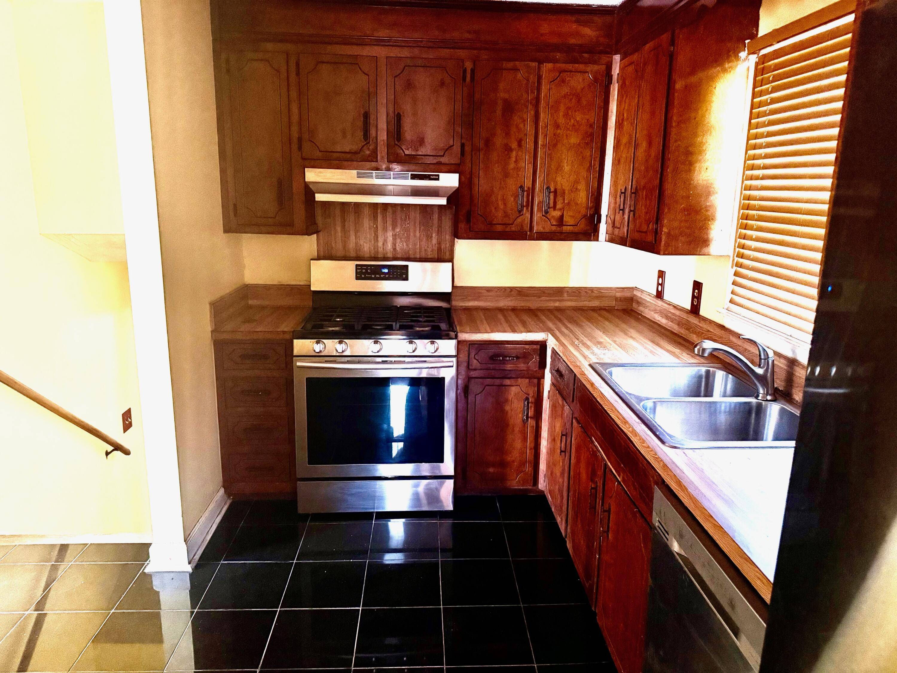 North Charleston, SC 29420,7726 Picardy Pl